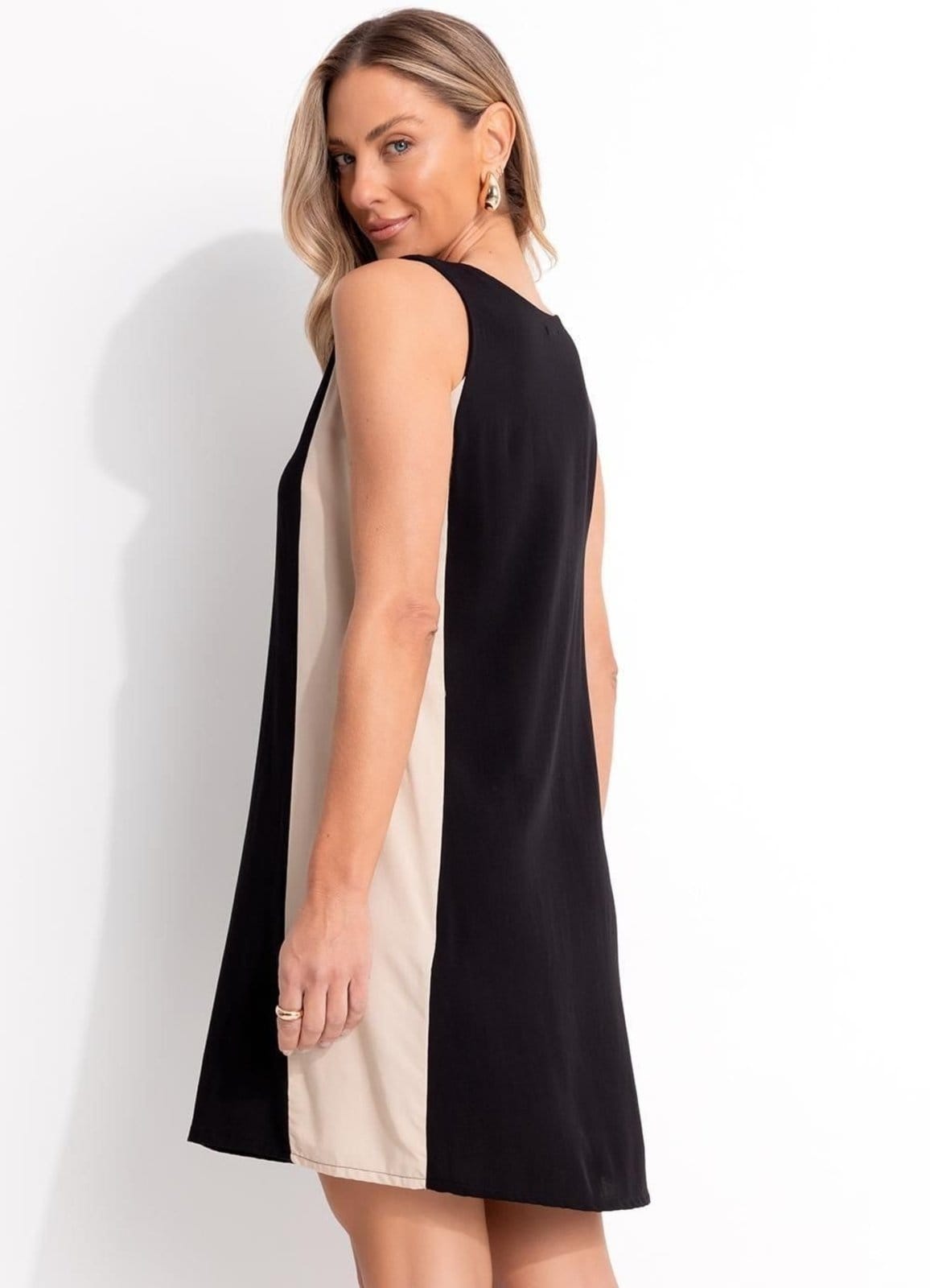 Vista 2 Vestido Preto E Bege Quintess azul