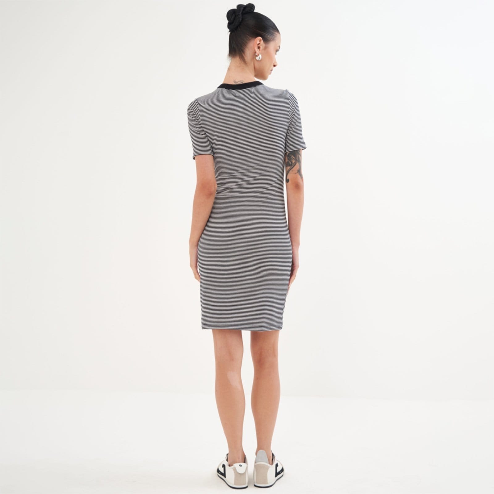 Vista 2 Vestido Curto Colcci Abertura Pr26 Feminino Colcci preto