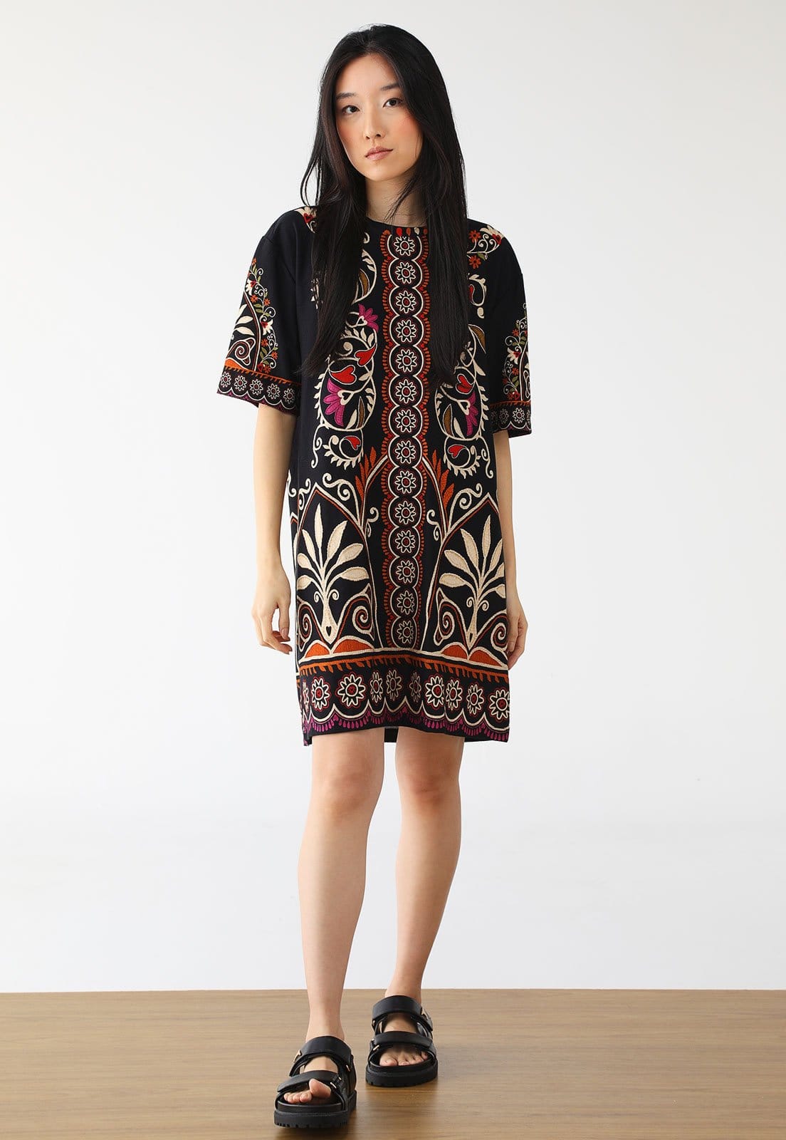 Vista 2 Vestido FARM Curto Tshirt Basico Adriele FARM preto