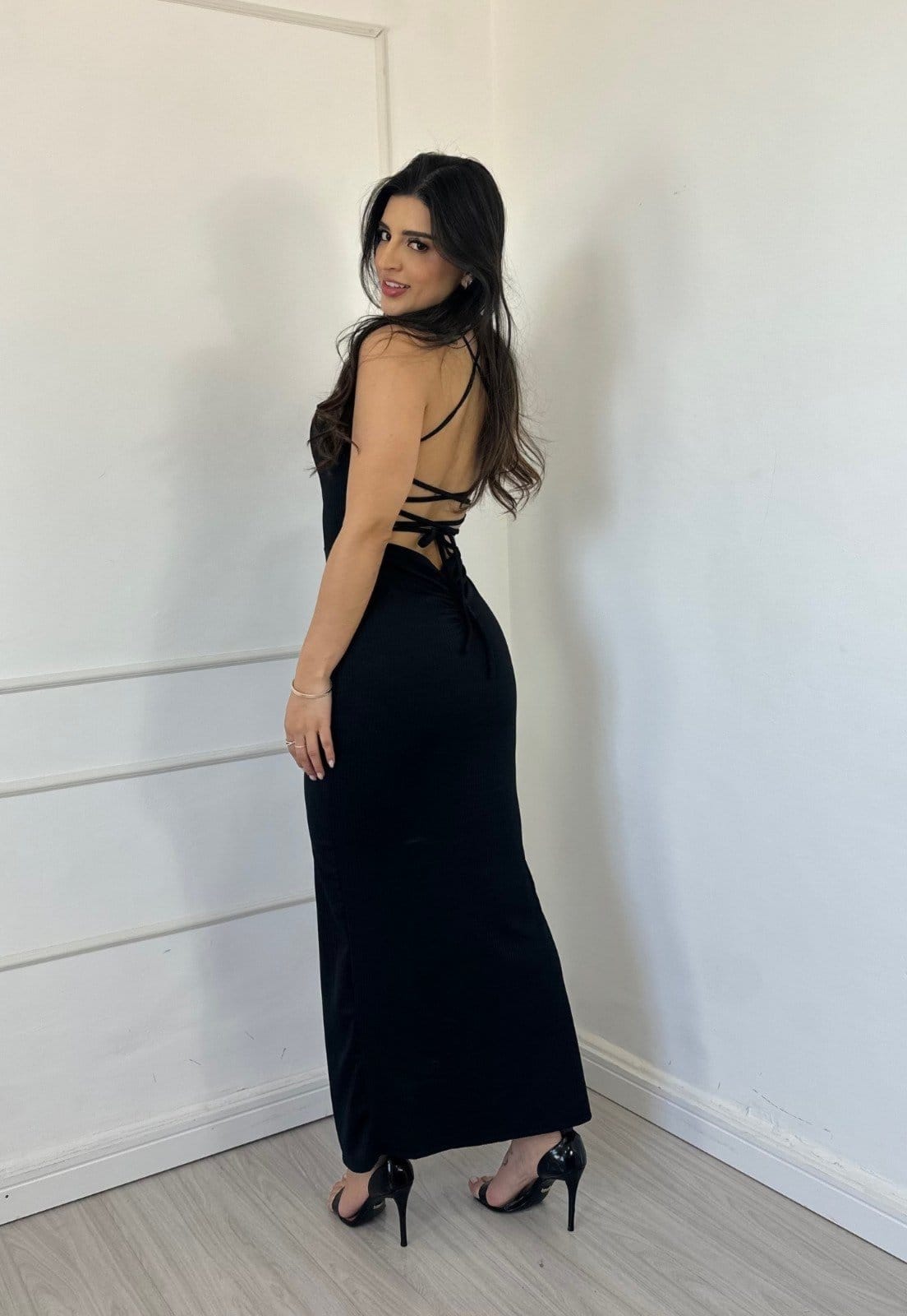 Vista 2 Vestido Canelado Amarração Gislene Cia do Vestido preto