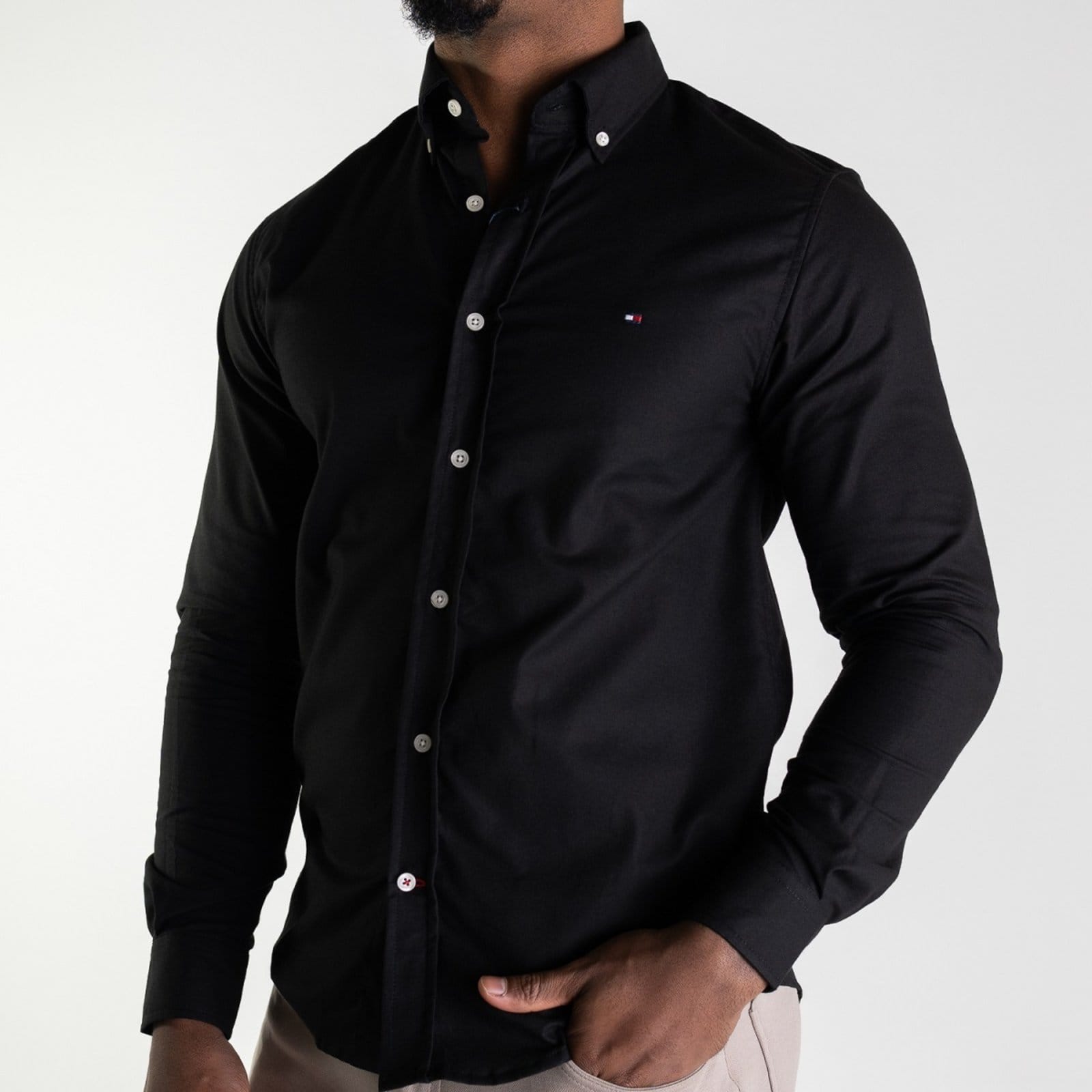 Vista 2 Camisa Tommy Hilfiger Classic Regular Fit Preta Tommy Hilfiger preto