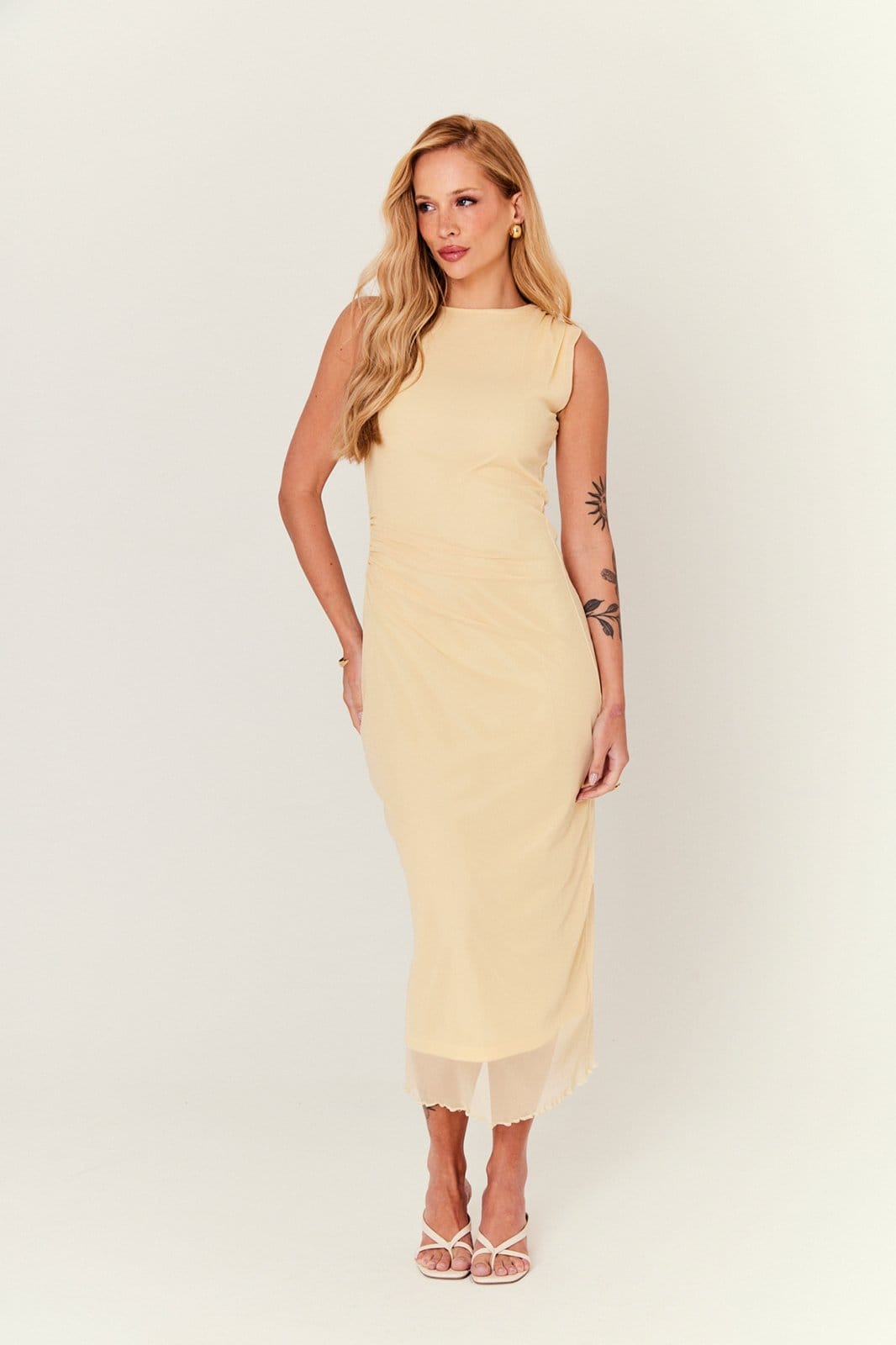 Vista 2 Vestido In Love Tule Adriane In Love amarelo