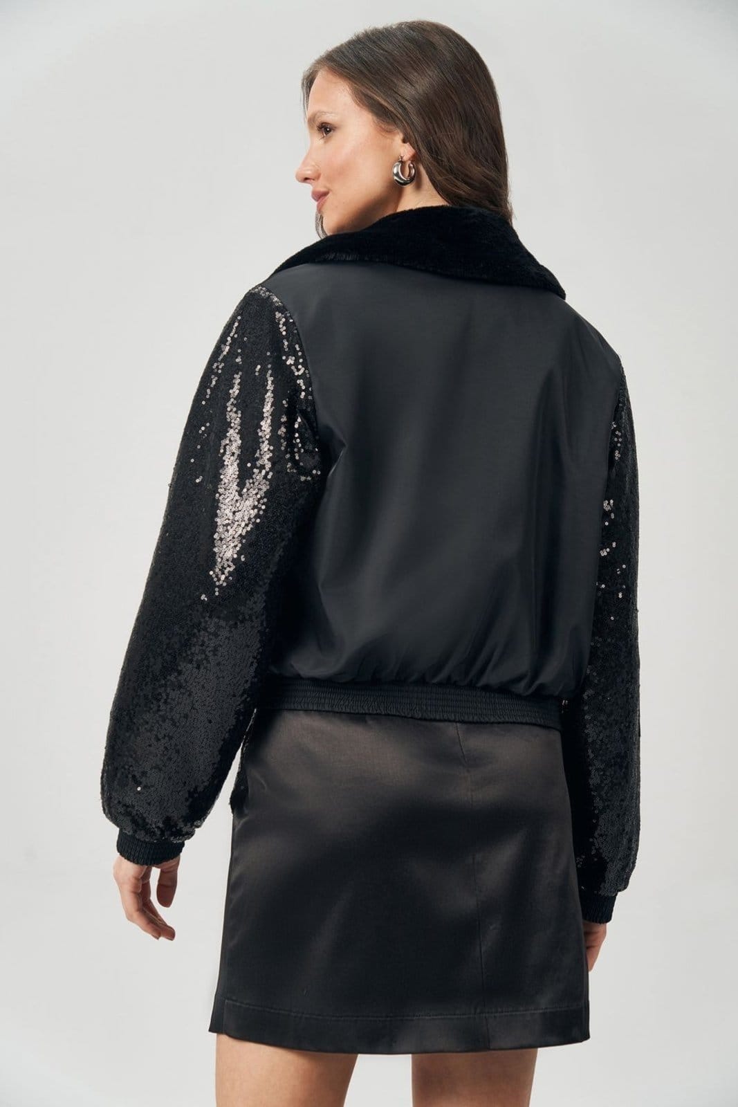 Vista 2 Jaqueta Black Manga Paetê Feminina Acostamento ACOSTAMENTO MASCULINO preto black