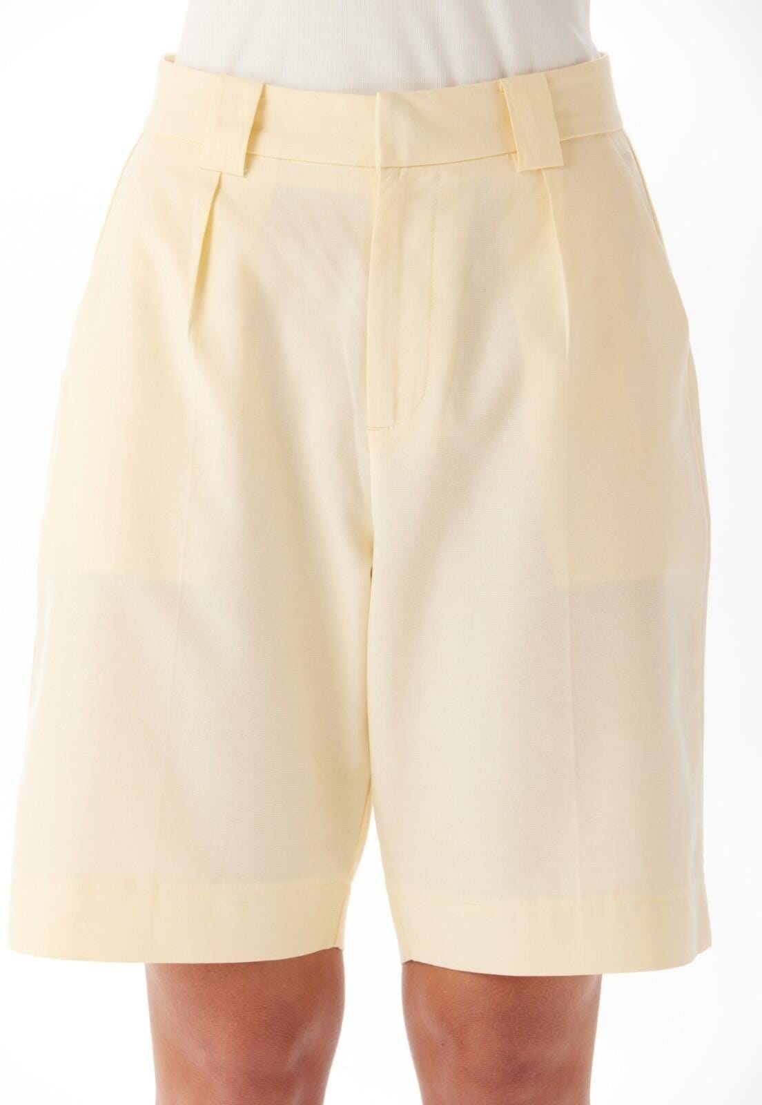 Vista 2 Bermuda Alfaiataria Cintura Alta Traymon Manteiga - 48 Traymon amarelo