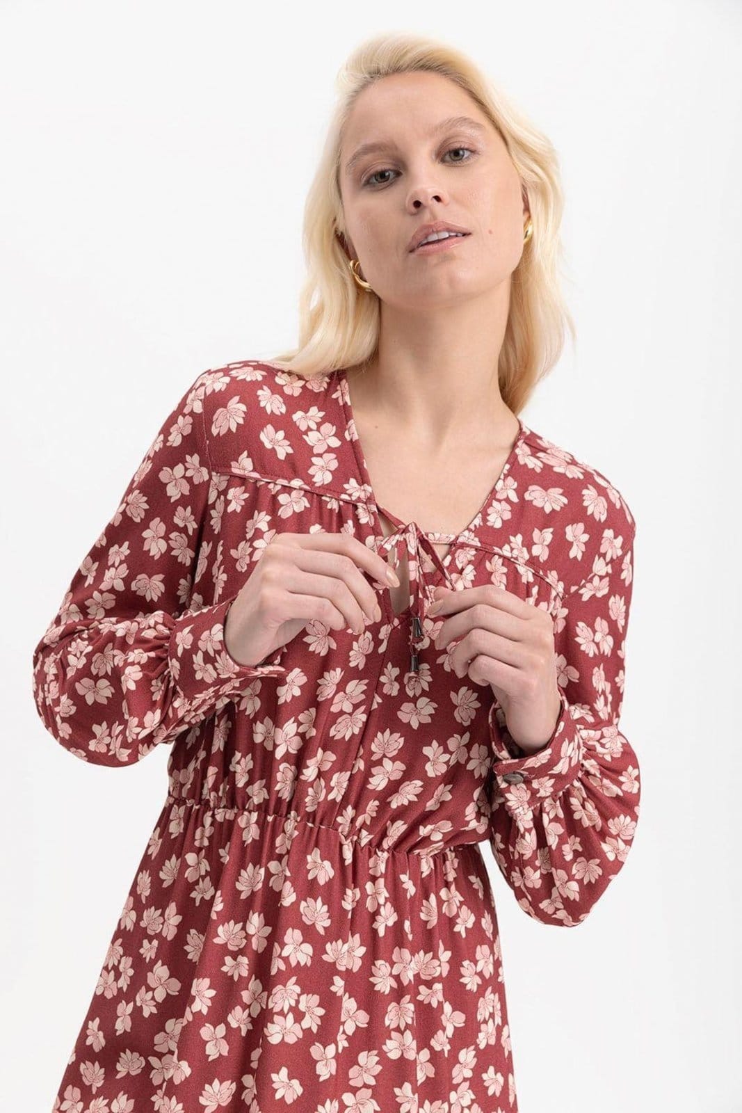 Vista 2 Vestido Feminino Curto Creponado Essendi Bordô Essendi bordô