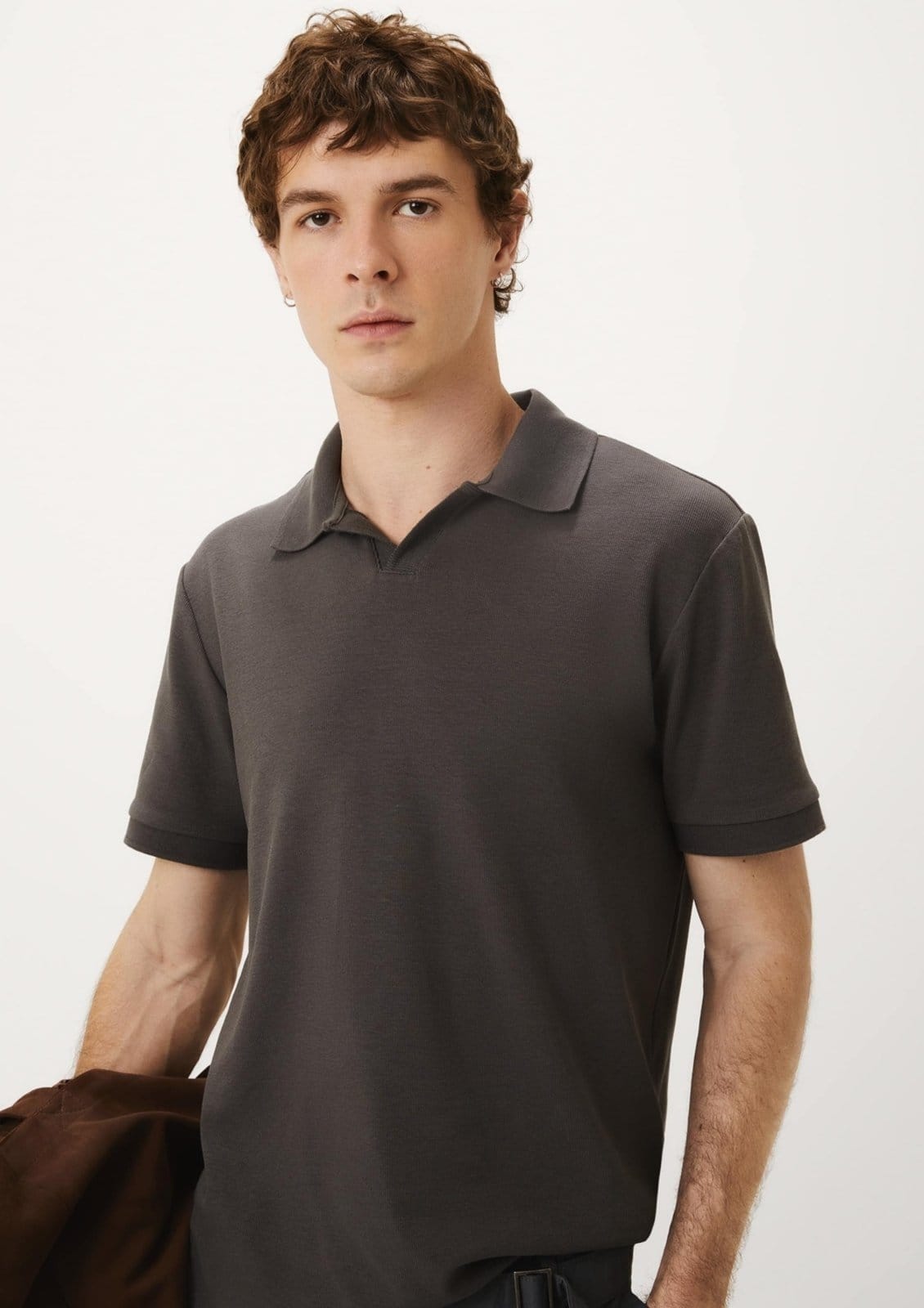 Camisa Polo Masculina Gola V Em Malha Premium