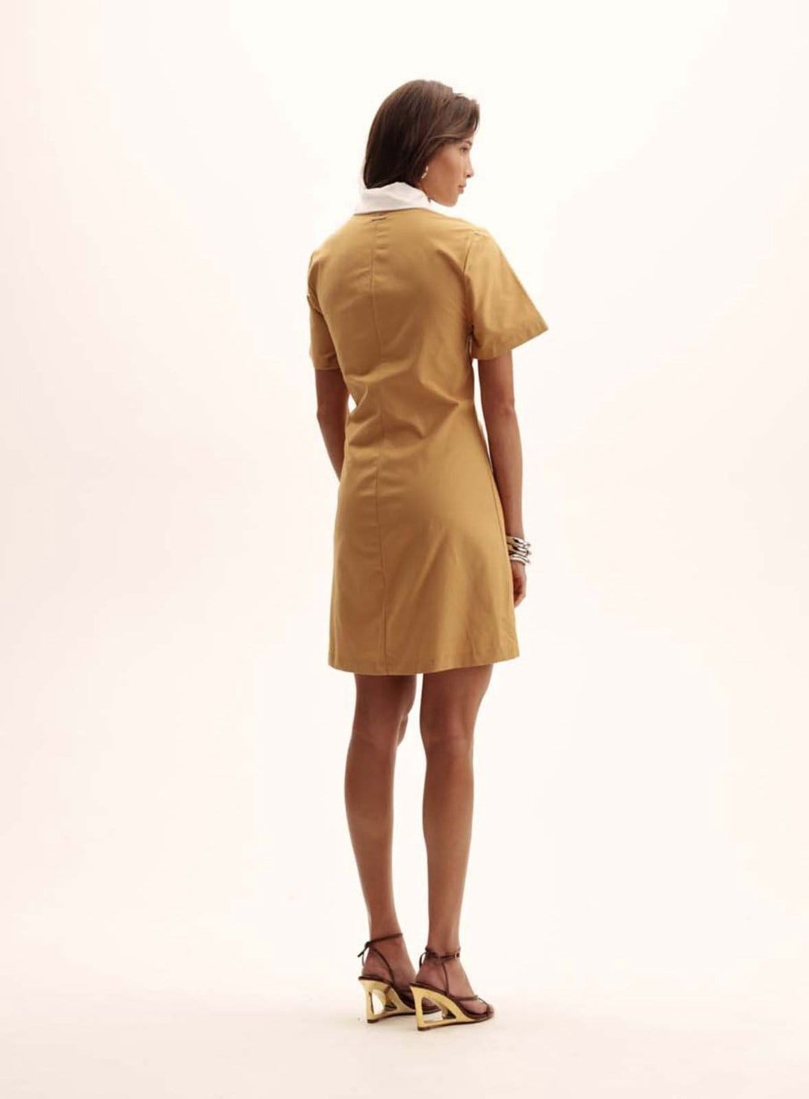 Vista 2 Vestido Comfort Decote V e Gola Polo Triton Triton bege