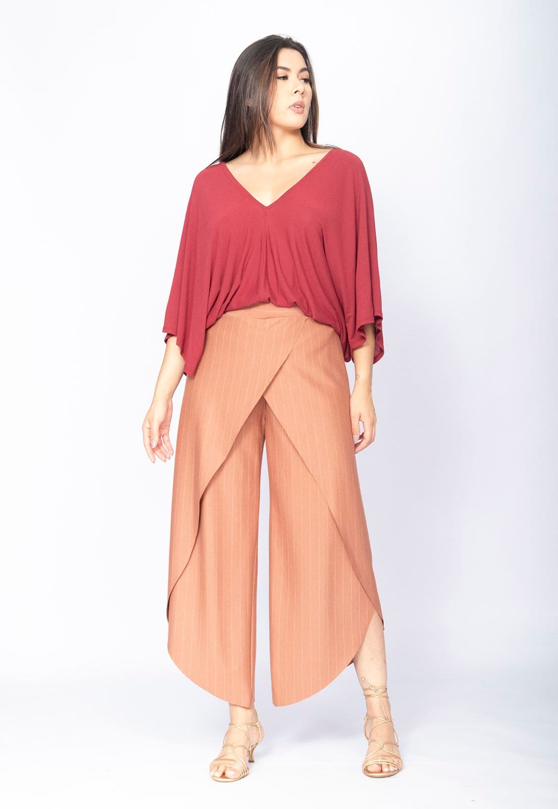 Calça Amazonia Vital Pantacourt Garatéa Transpassada Risca de Giz Terra Canela