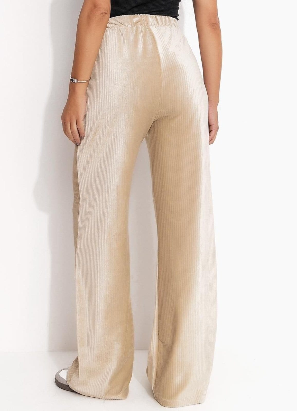 Vista 2 Calça Pantalona Veludo Cotelê Bege Quintess preto