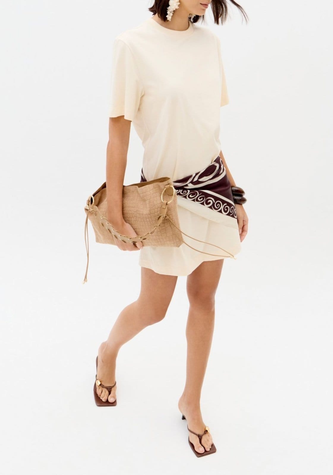 Vista 2 Vestido T-dress Com Lenço Estampado Lança Perfume bege