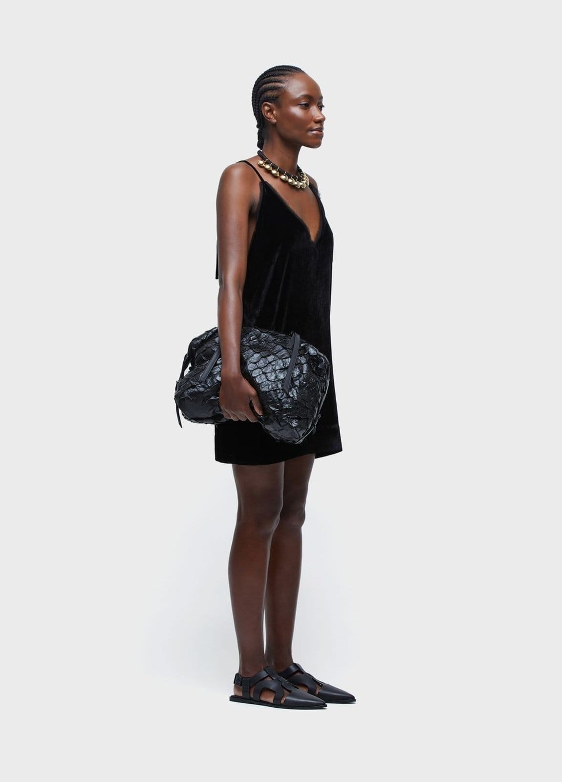 Vista 2 Vestido alças curto velvet Osklen preto