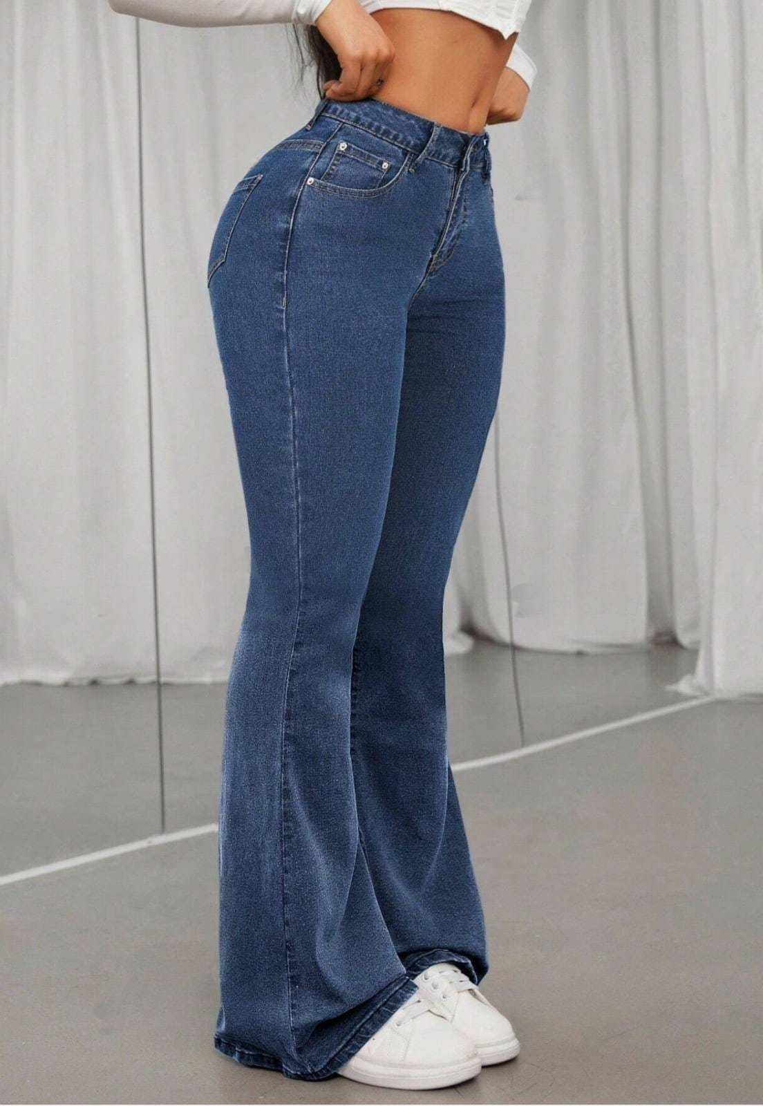 Calça Jeans Flare Feminina Lavagem Escura Cintura Alta e Modelagem Perfeita