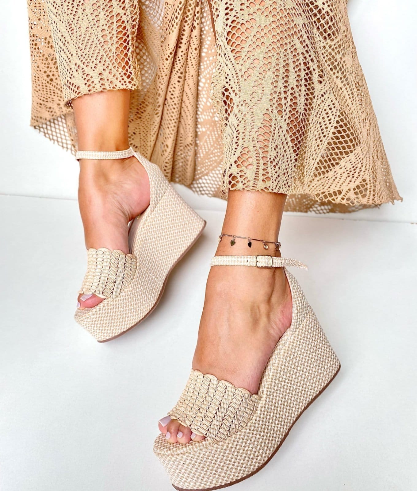 Vista principal Sandália Delazari Plataforma Trama Cru Delazari caramelo/marrom/nude/off-white