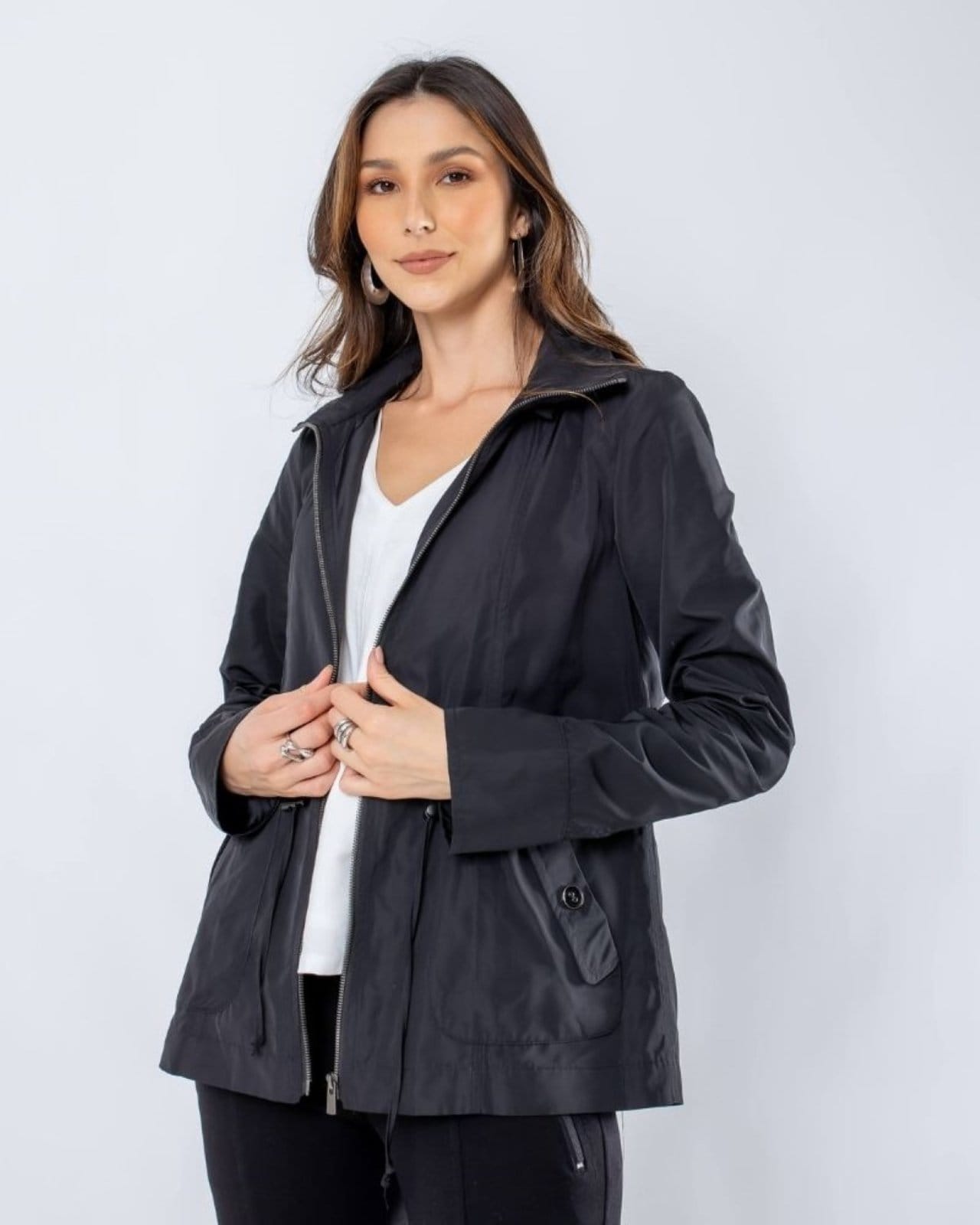 Vista 2 Jaqueta corta vento c/ capuz removivel Lia preta POLLEN preto