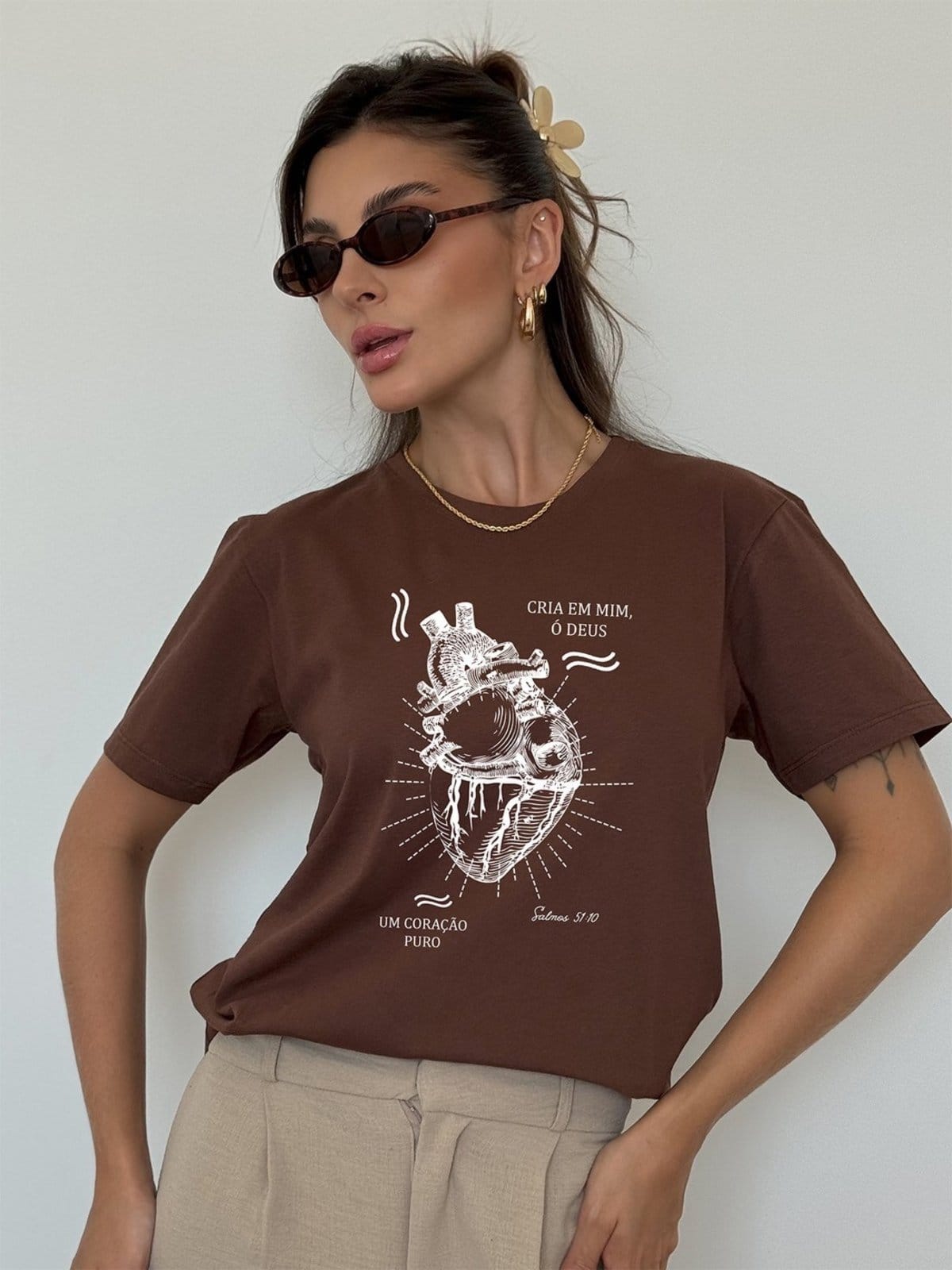 Vista 2 Camiseta Cianitas Escuro Estampa Coração Puro Cianitas marrom