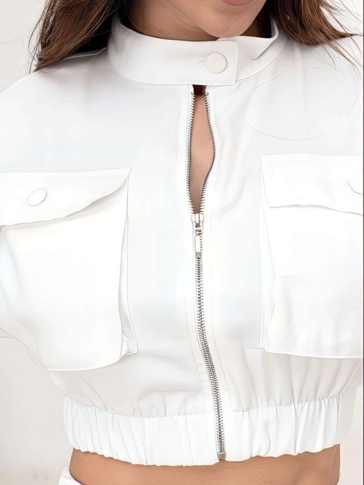 Vista 2 Conjunto Feminino Divina Gata Cropped Cargo e Shorts DIVINA GATA branco