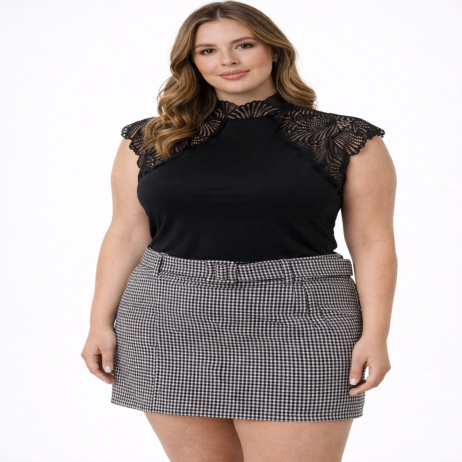 Saia Short Feminina Malha Pop com Cinto em Tecido e Frisos Laterais Preta