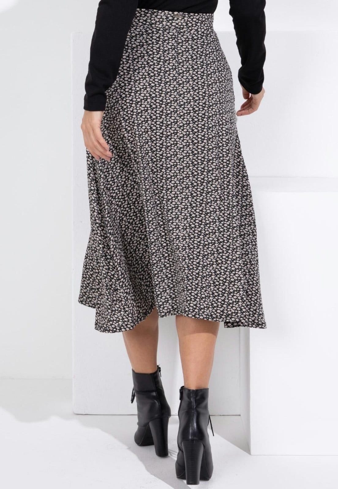 Vista 2 Saia Midi Com Bolsos E Fenda Quintess preto