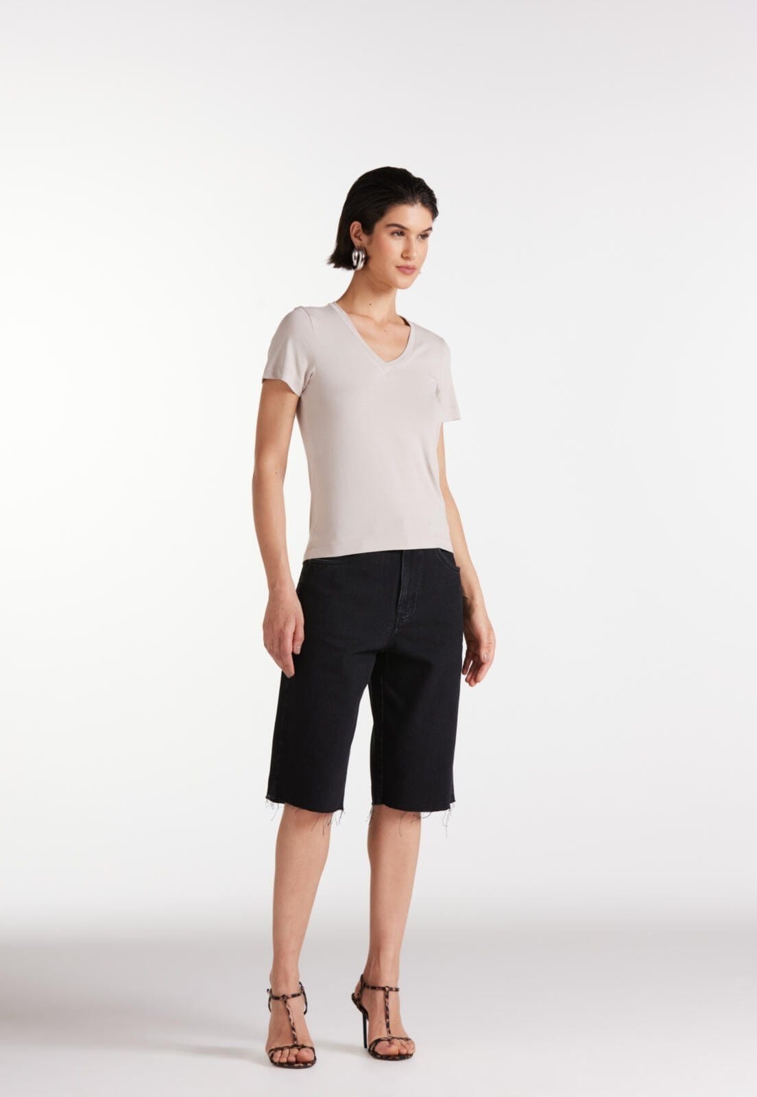 Vista 2 Bermuda Jeans Alongada Cintura Alta Traymon Traymon preto