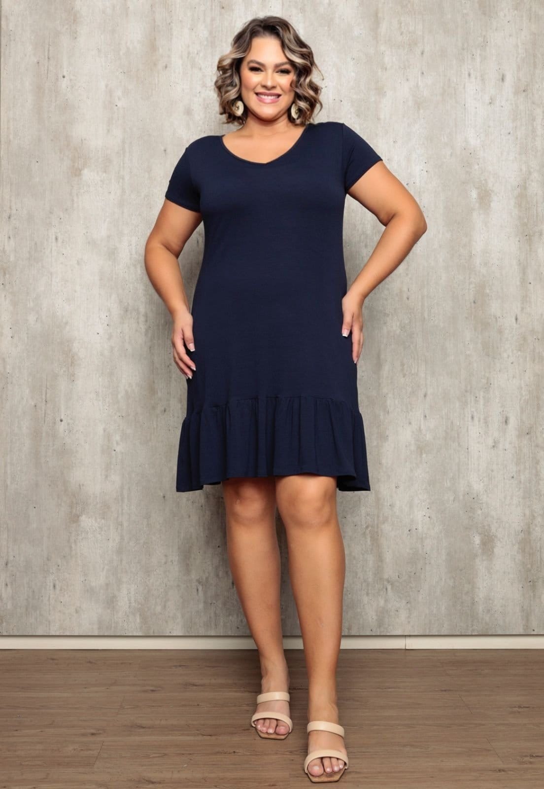 Vestido Feminino Fashion Curto Midi Manga Curta com BabadoTecido Premium