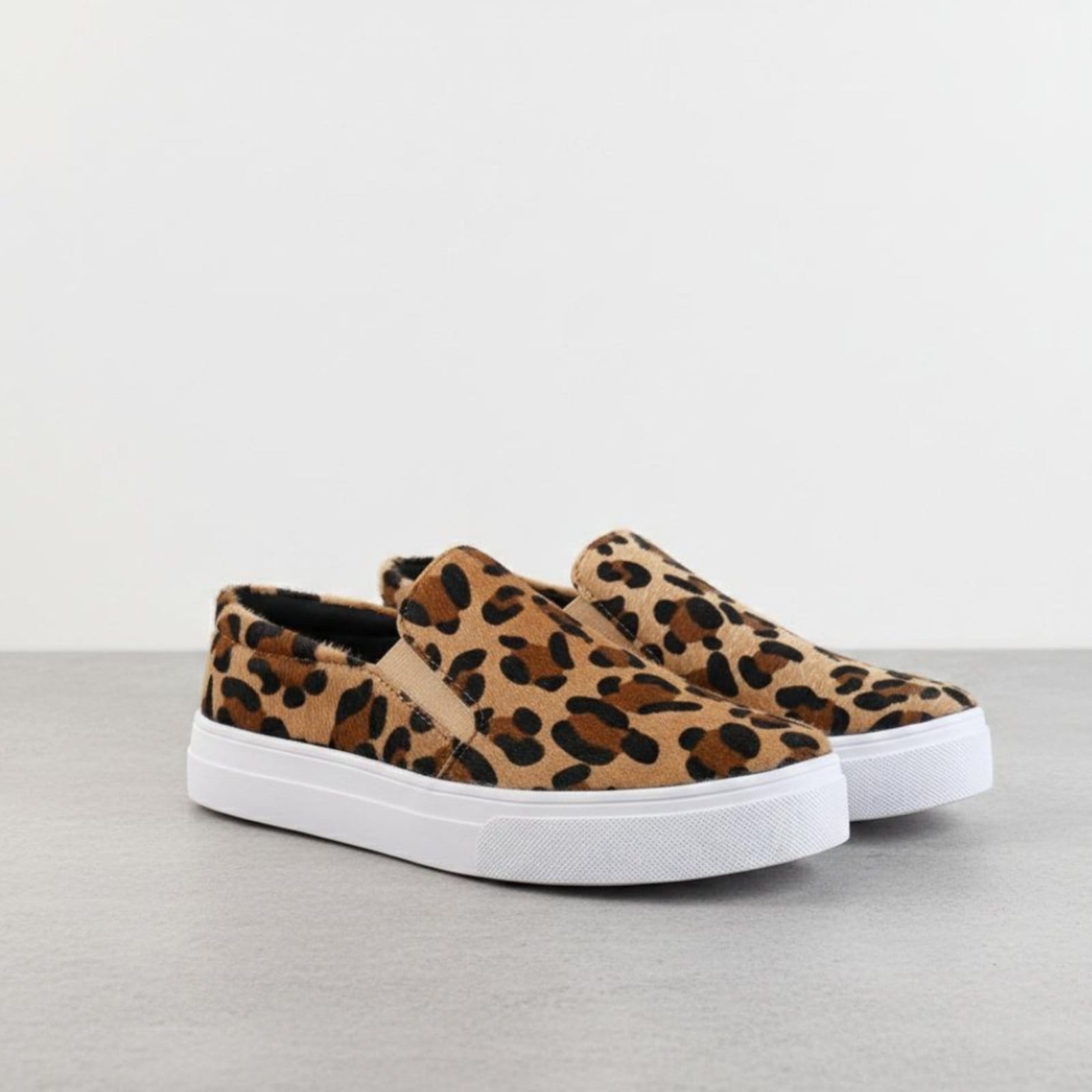 Vista 2 Slip On Tênis Estampa Oncinha Animal Print ROMEU E JULIETA SHOES onça