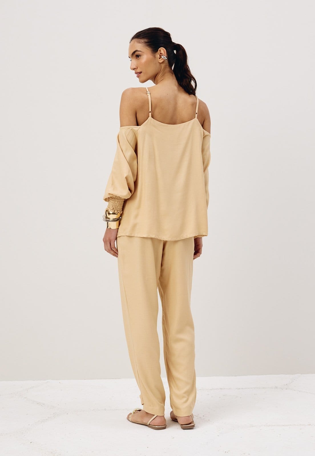 Vista 2 Calça Cenoura Martingale CaCay bege