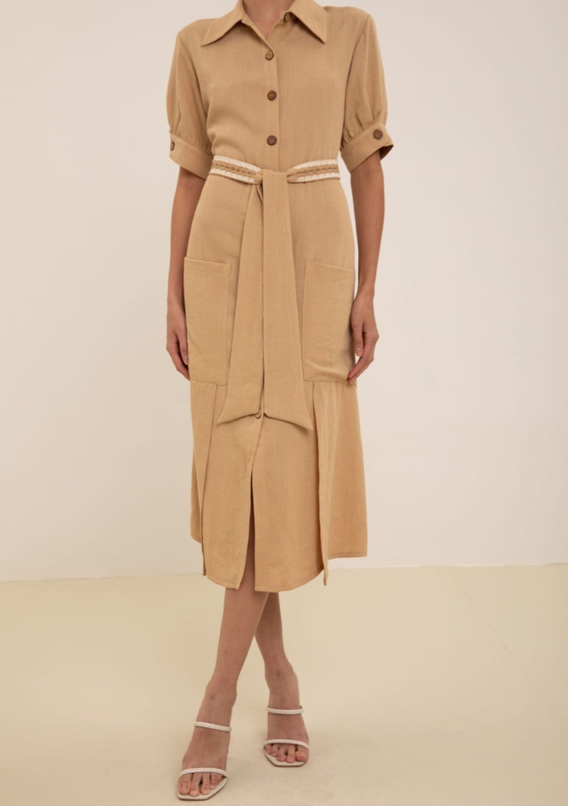 Vista 2 Vestido Maria Valentina Ajustado Gola Clássica Manga Curta Longo Maria Valentina bege