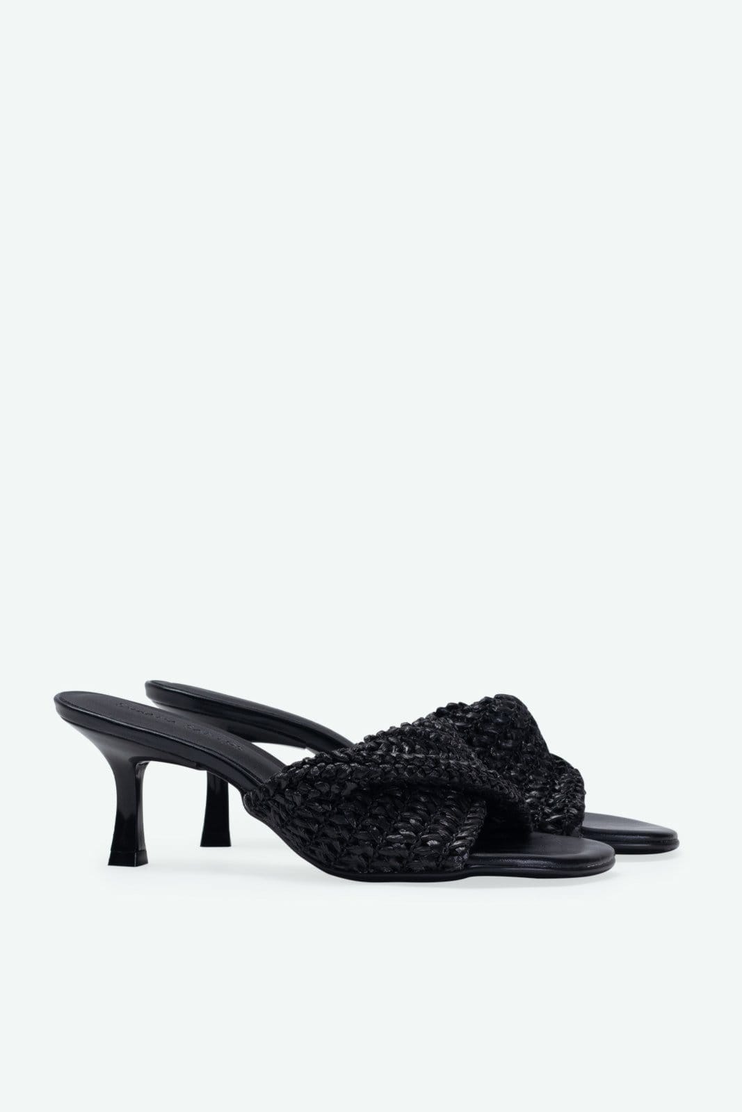 Vista 2 Tamanco Yumi Suzana Santos preto