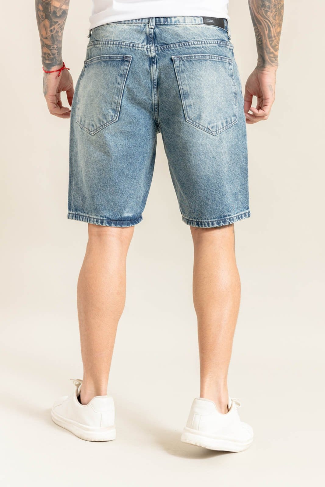 Vista 2 Bermuda Jeans Slim Destroyed Lavagem Média Vintage Dialogo Dialogo Jeans azul