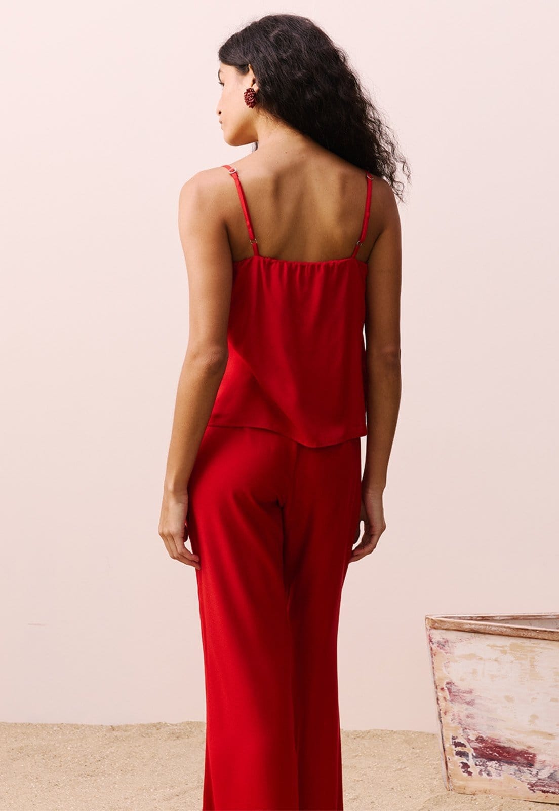 Vista 2 Calça Flare Alfaiataria CaCay vermelho