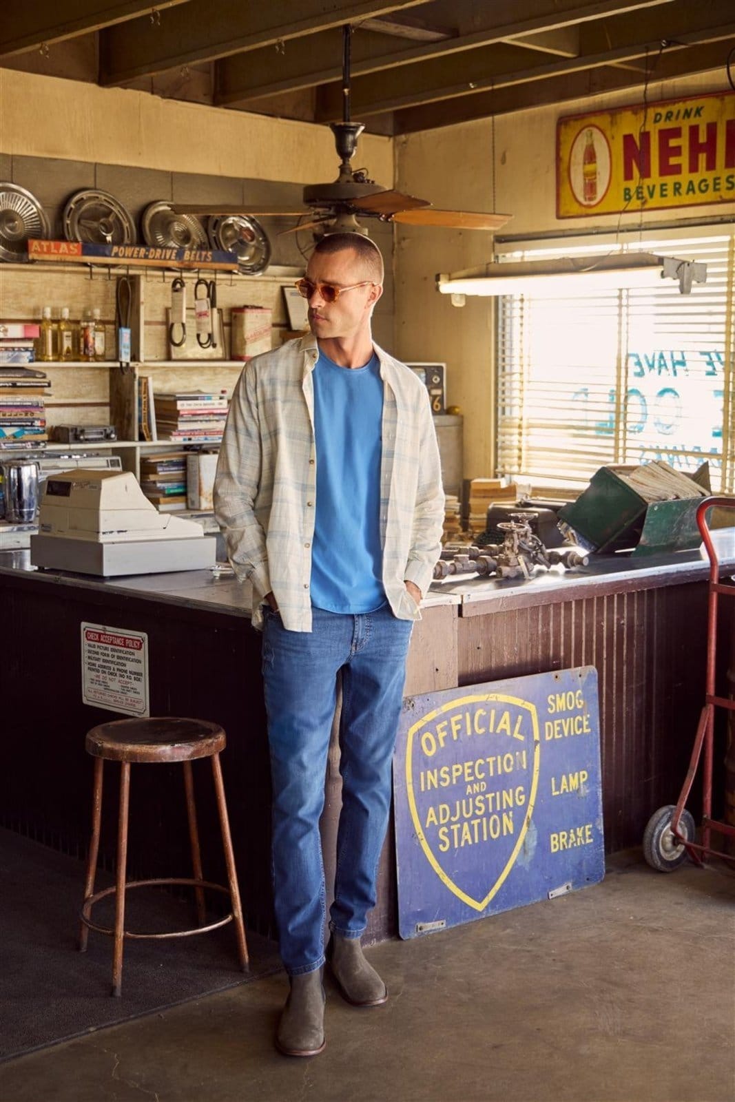 Vista 2 HIGHSTIL Camisa Slim Fit Listrada Areia HIGHSTIL bege