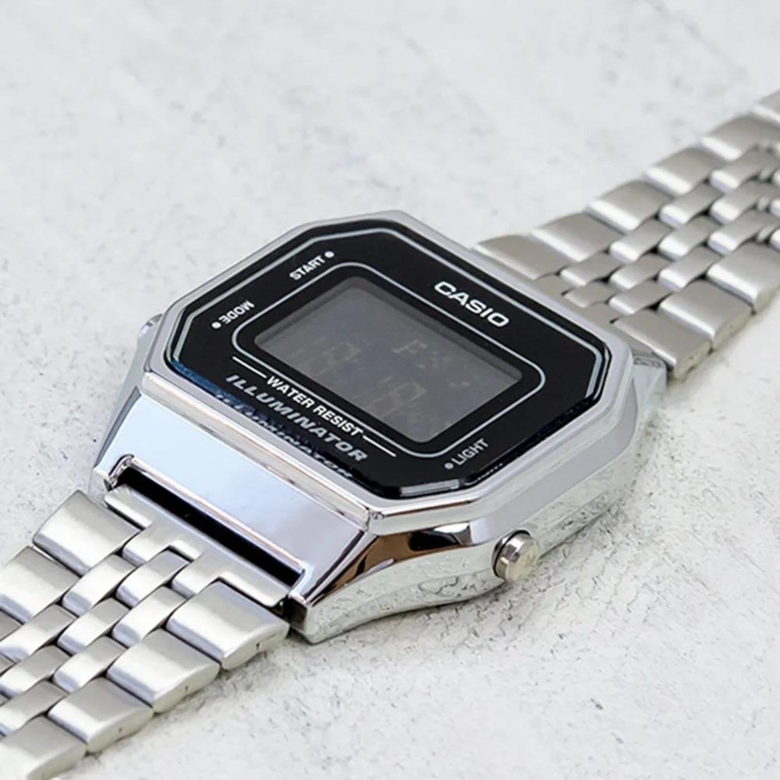 Vista 2 Relógio Casio Vintage LA680WA-1BDF Prata/Preto Casio incolor