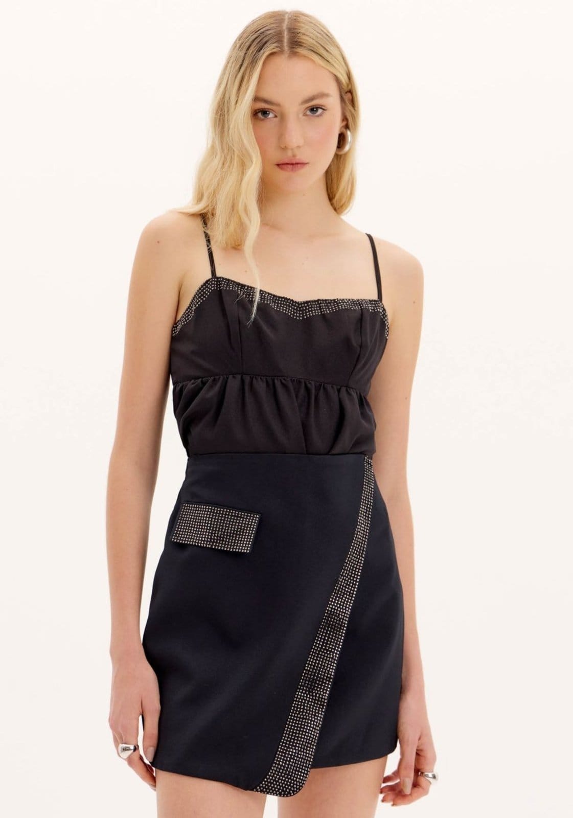 Vista 2 Saia Curta Transpassada Brilho My Favorite Things preto