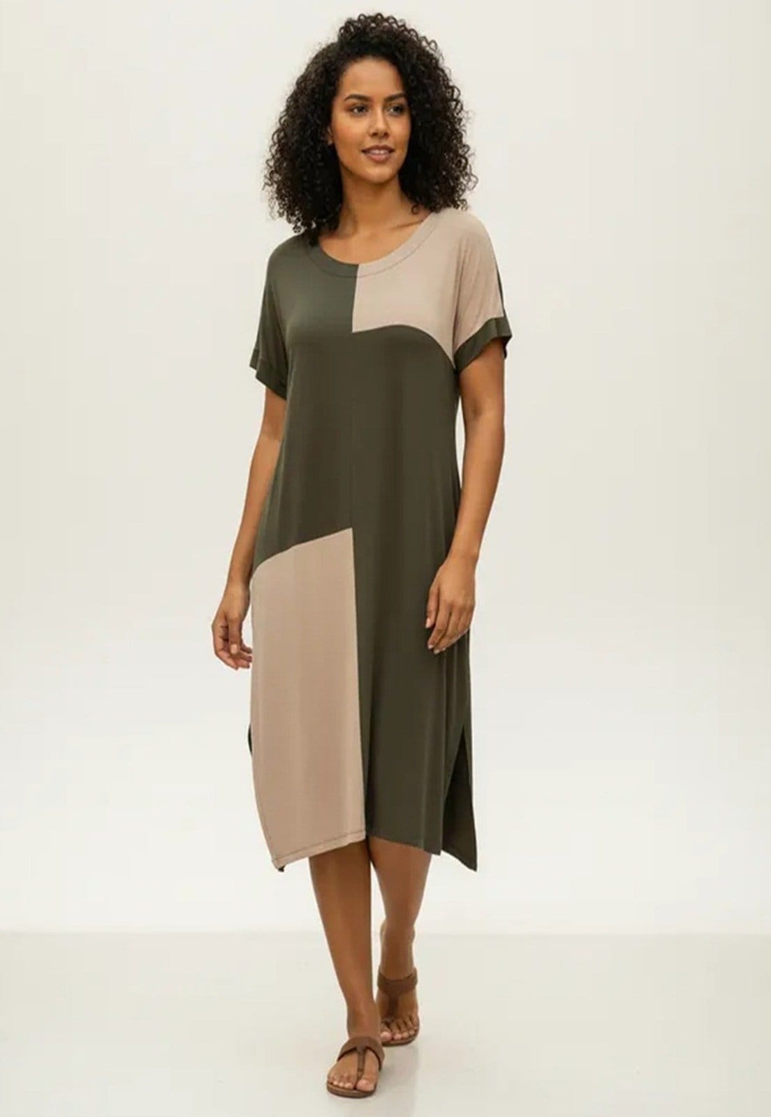 Vista 2 Vestido Malha Amazonia Vital Terra Serena Midi Plus Musgo com Areia Amazonia Vital verde