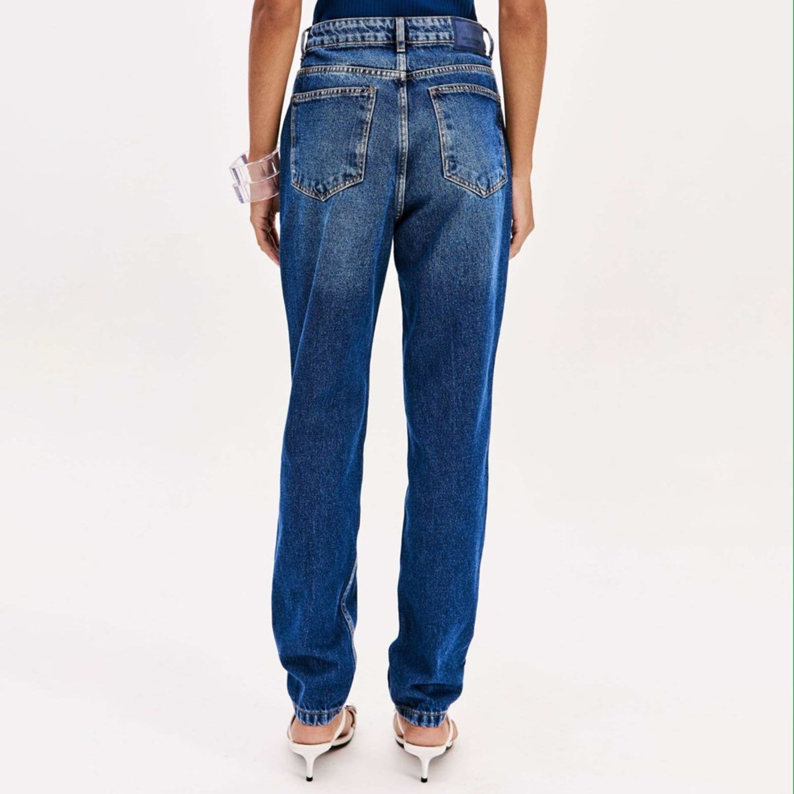 Vista 2 Calça Jeans Easy Lança Perfume Mom Sh Pr26 Feminino Easy Lança perfume azul