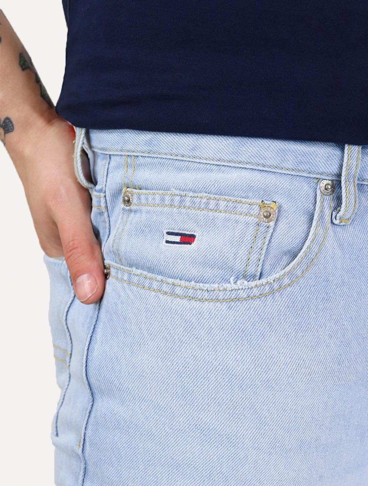 Vista 2 Calça Tommy Jeans Masculina Regular Straight Relaxed Ryan Claro Tommy Jeans azul