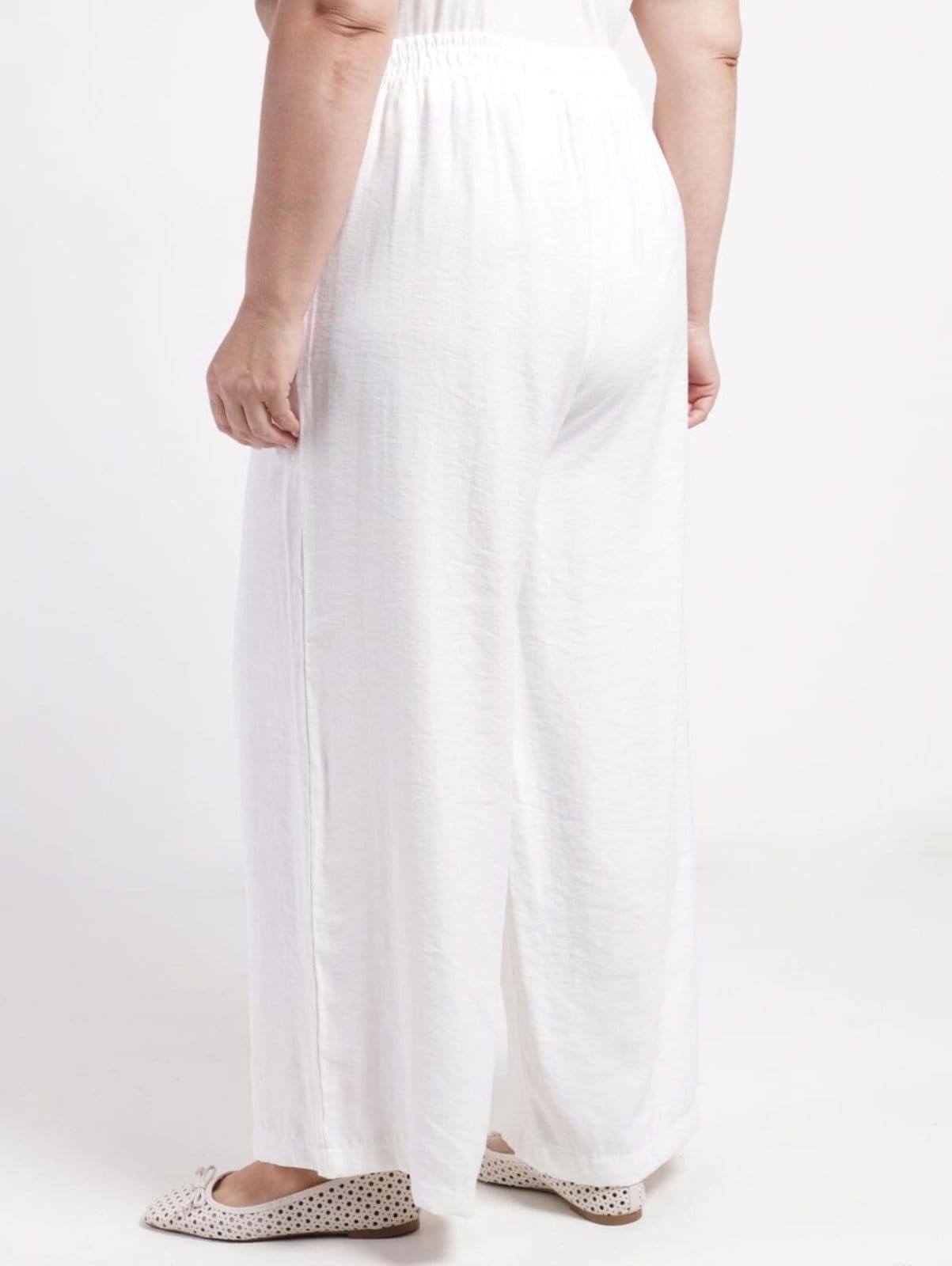 Vista 2 Calça Pantacourt Plus Size Feminina OFF WHITE Bright Girl'S off-white white