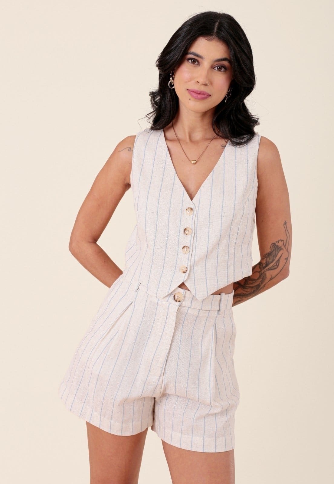 Short Pop Me Em Linho Listrado Com Pregas E Bolso-Faca