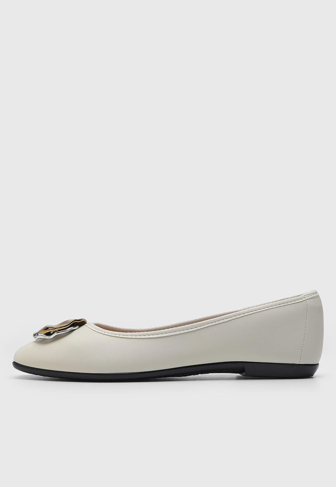 Sapatilha Feminina Moleca Ponta Redonda Aplique Metálico Branca