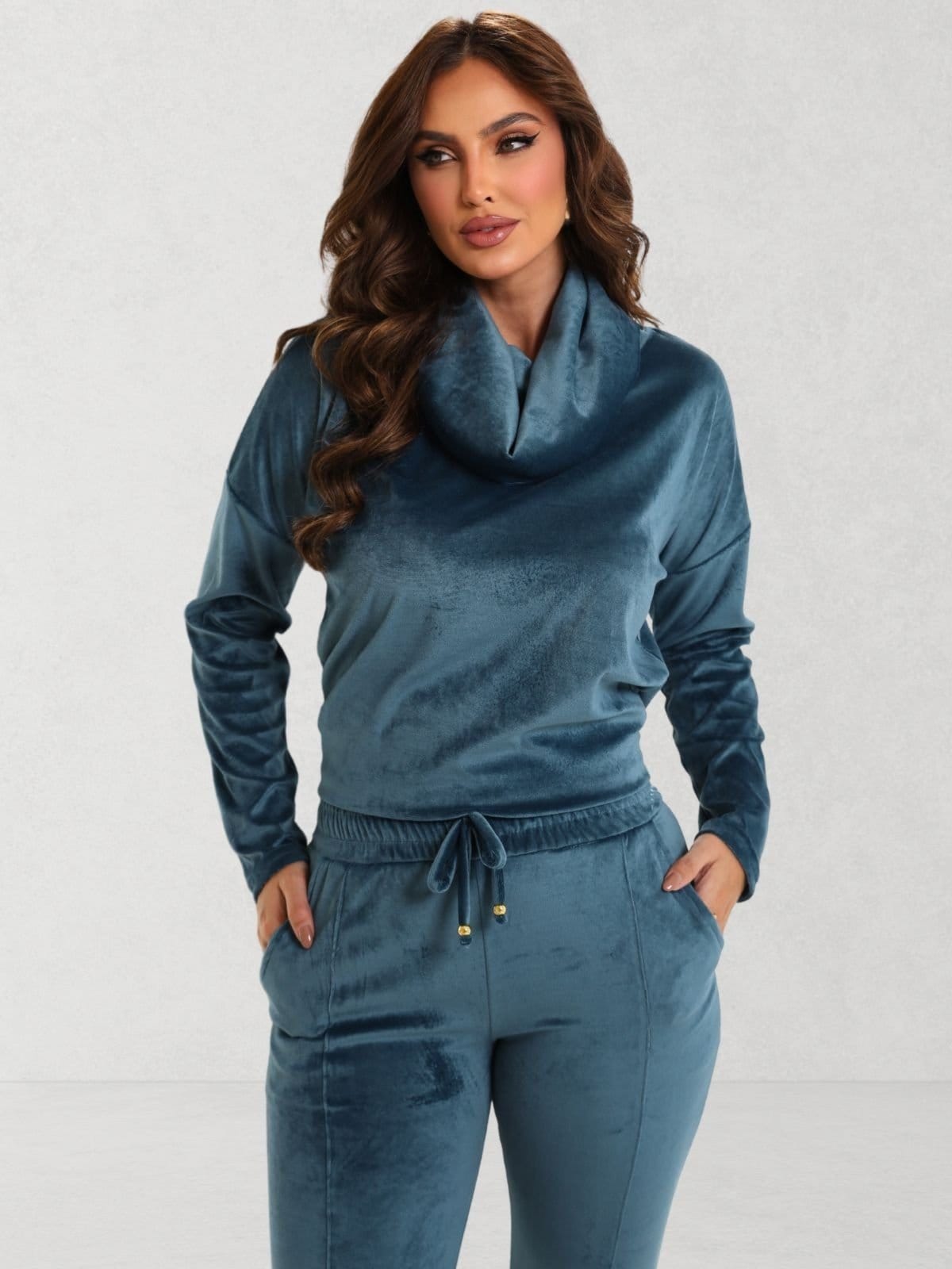 Vista 2 Conjunto Via Lessa Oslo Gola Degagê em Plush Petróleo Via Lessa azul