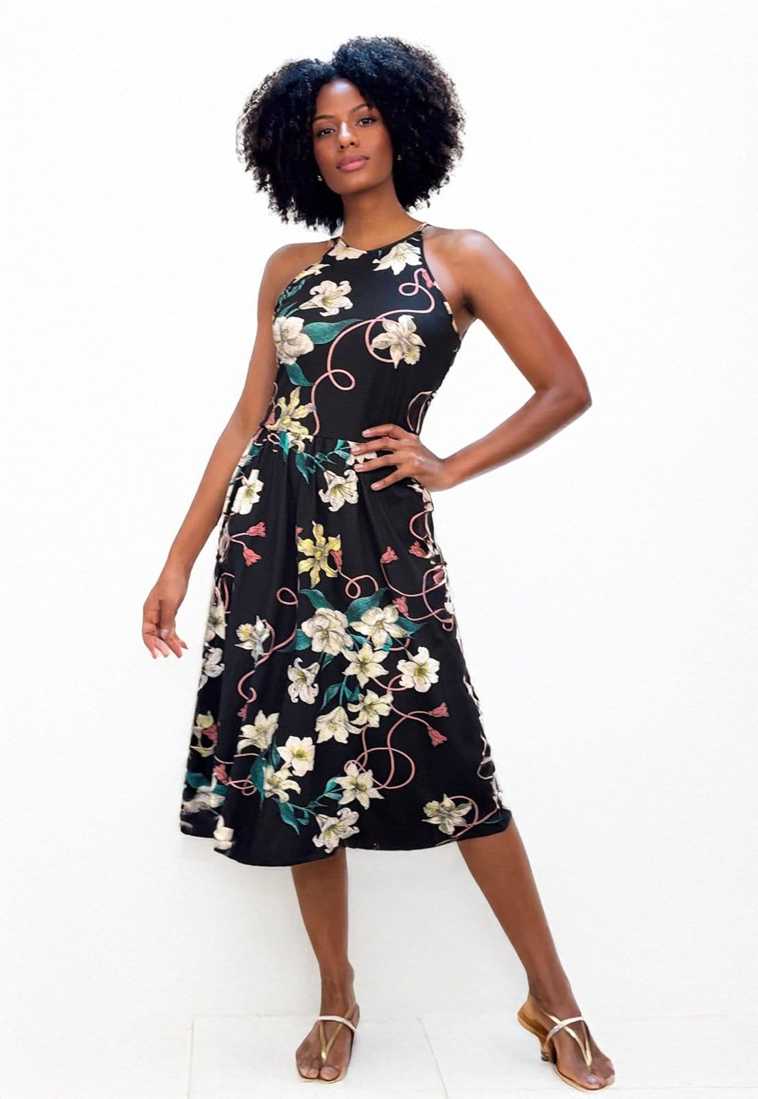 Vista 2 Vestido Midi Cabanafree Jennifer Malha Trapézio com Bolso Estampa Cabanafree estampado/floral/preto