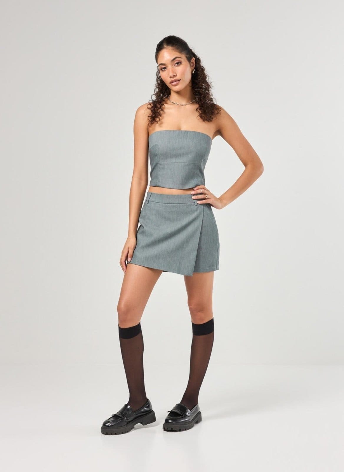 Short Saia Alfaiataria Cinza