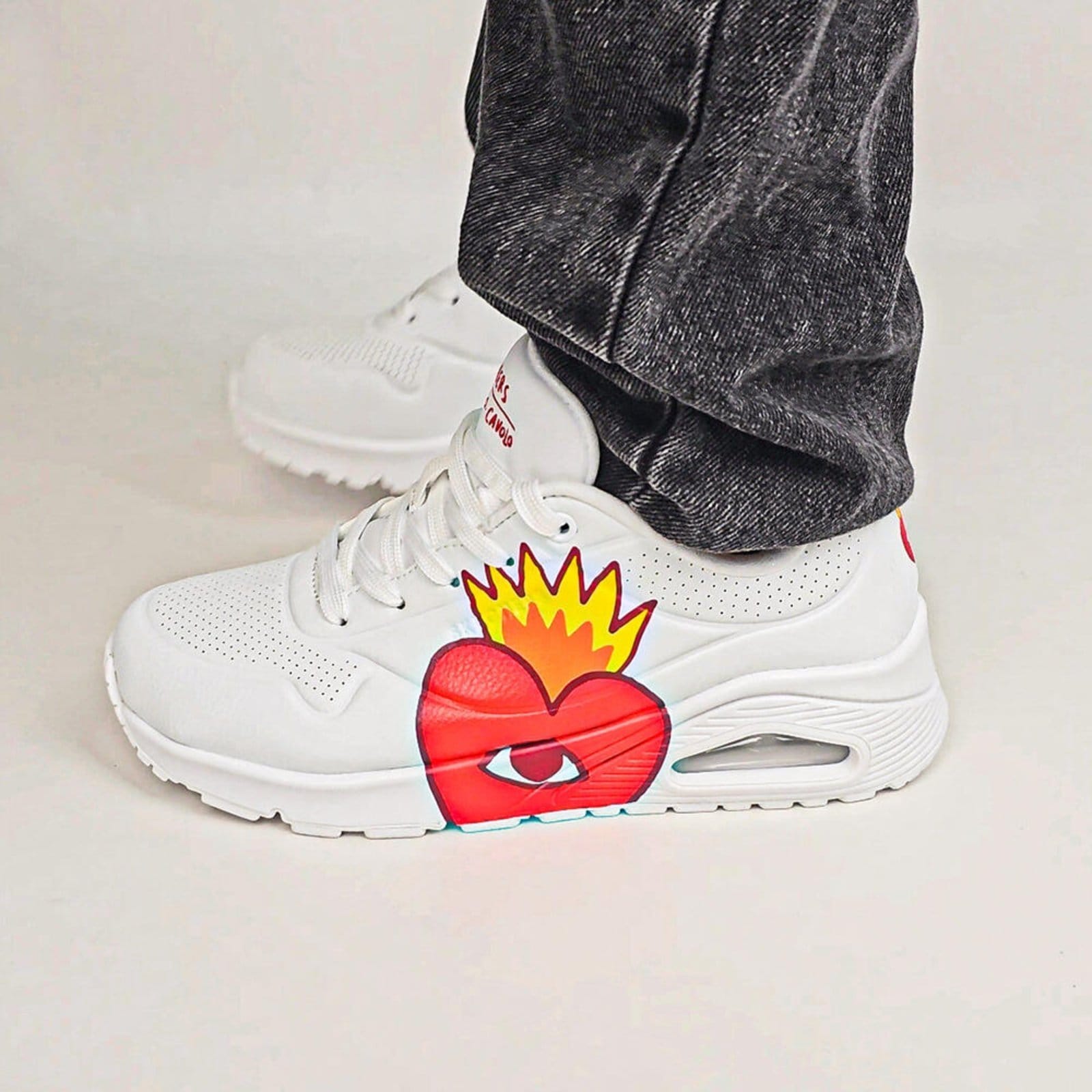 Vista 2 Tênis Feminino Ricardo Cavolo: Uno Flaming Heart Skechers 177956 5677956 Skechers branco