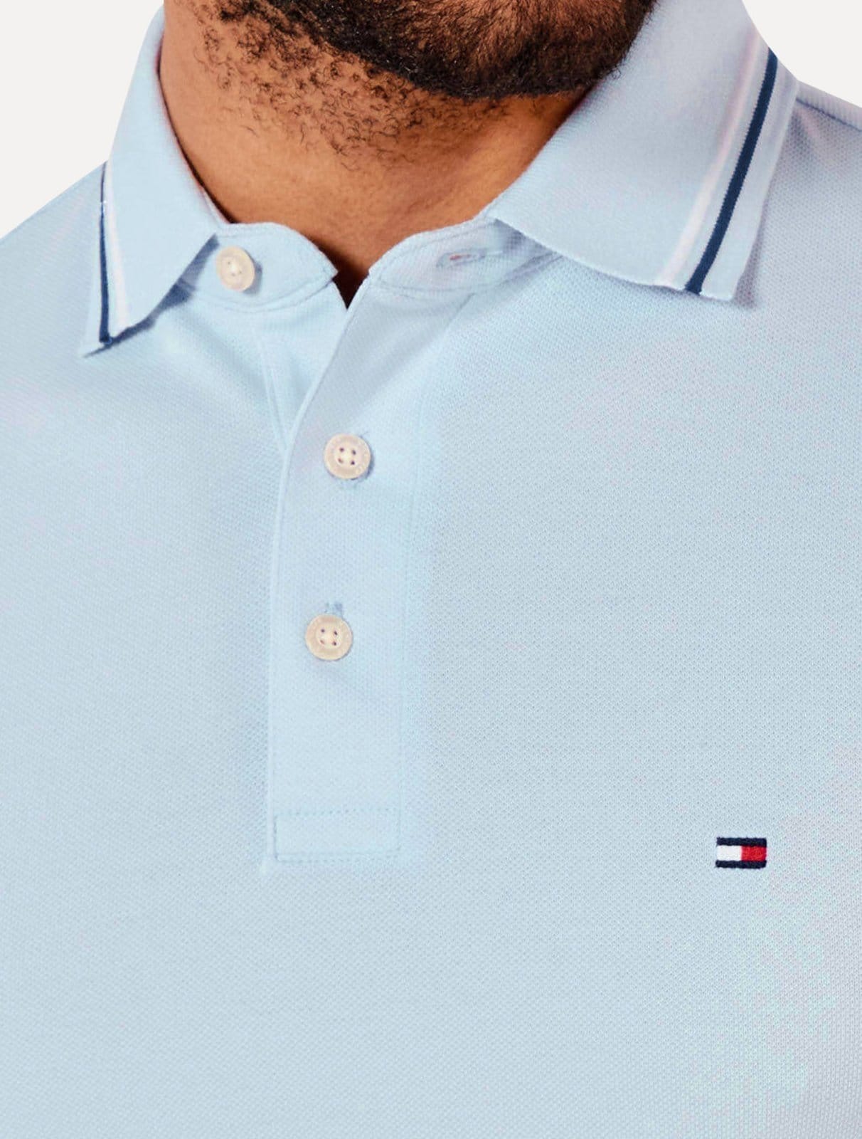 Vista 2 Polo Tommy Hilfiger Masculina Malha Liquid Cotton Seasonal Claro Tommy Hilfiger azul