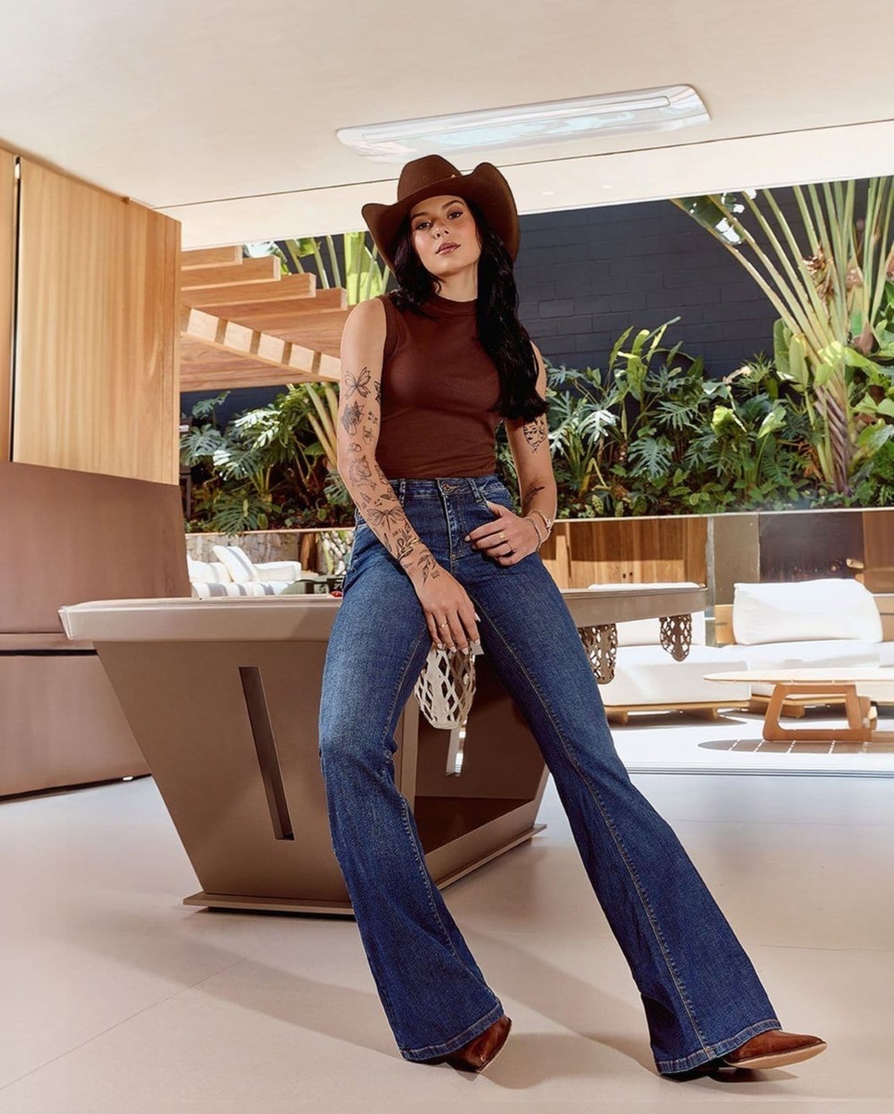 Vista 2 Calça Flare Feminina Cintura Baixa 24987 Escura Consciência jeans