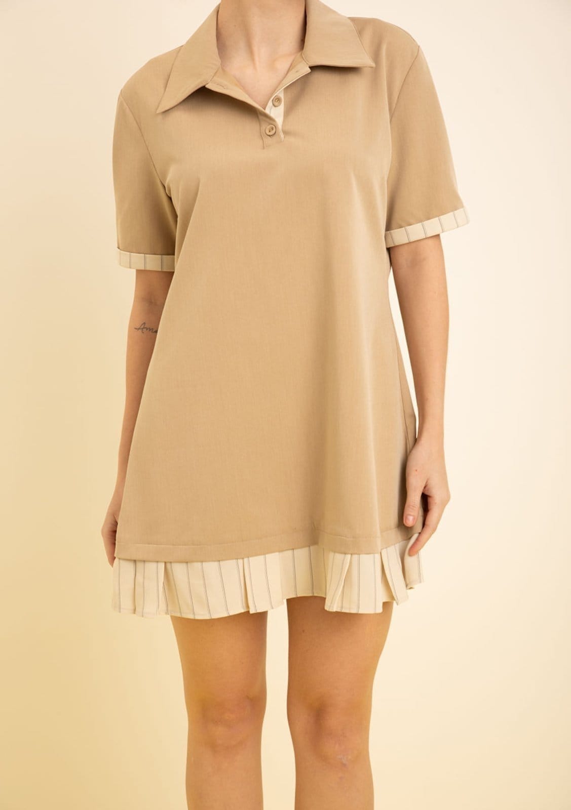 Vista 2 Vestido Zinco Solto Gola Clássica Manga Curta Curto Zinco bege