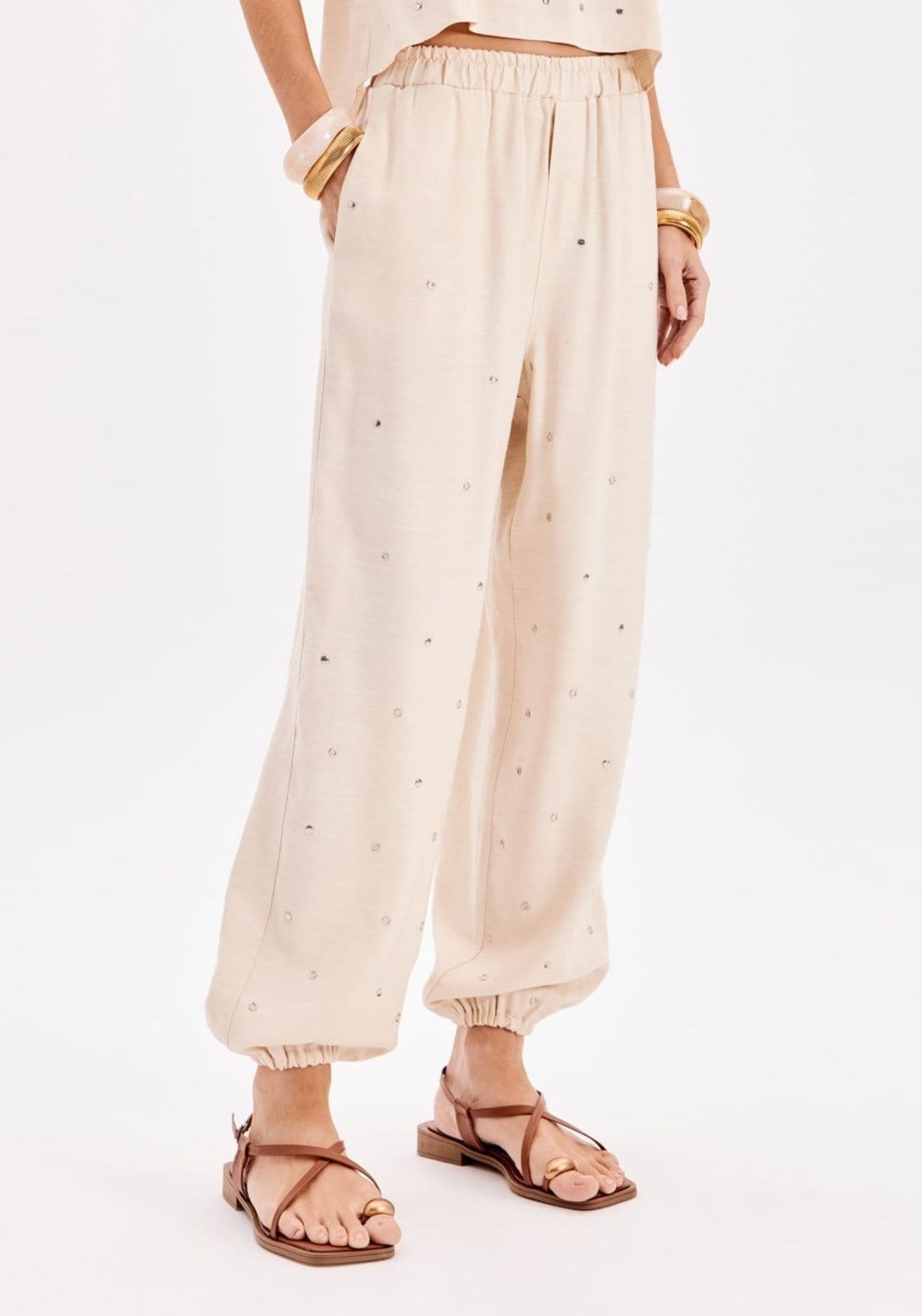 Vista 2 Calça Jogger Com Aplicações My Favorite Things bege