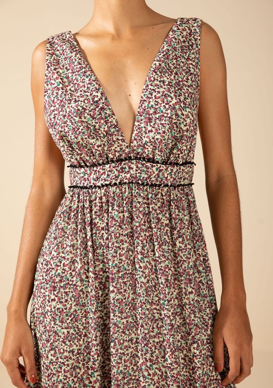 Vista 2 Vestido Morena Rosa Solto Decote V Com Alça Midi Verde Morena Rosa verde rosa