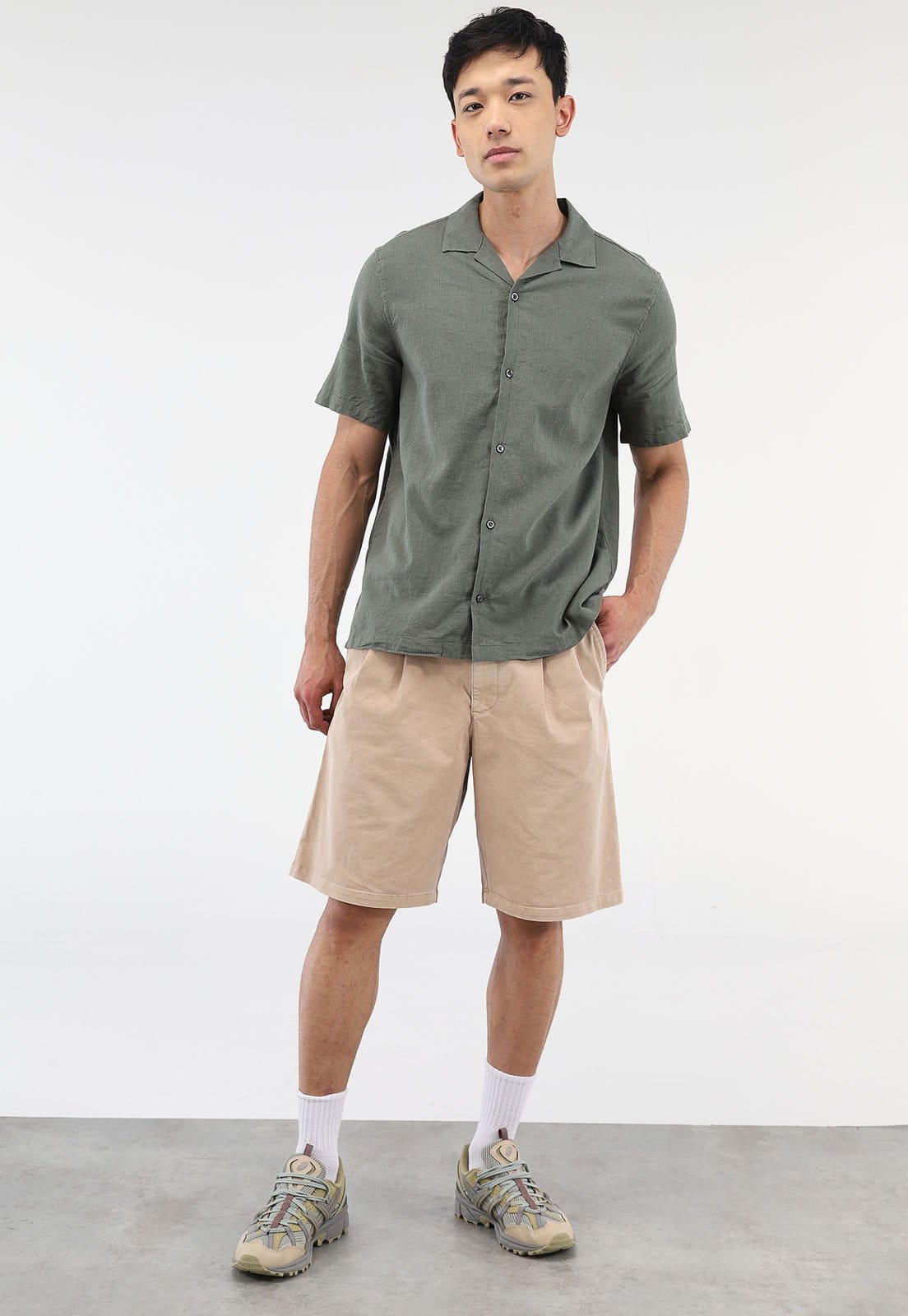 Vista 2 Bermuda Sarja GAP Reta Pregas GAP bege