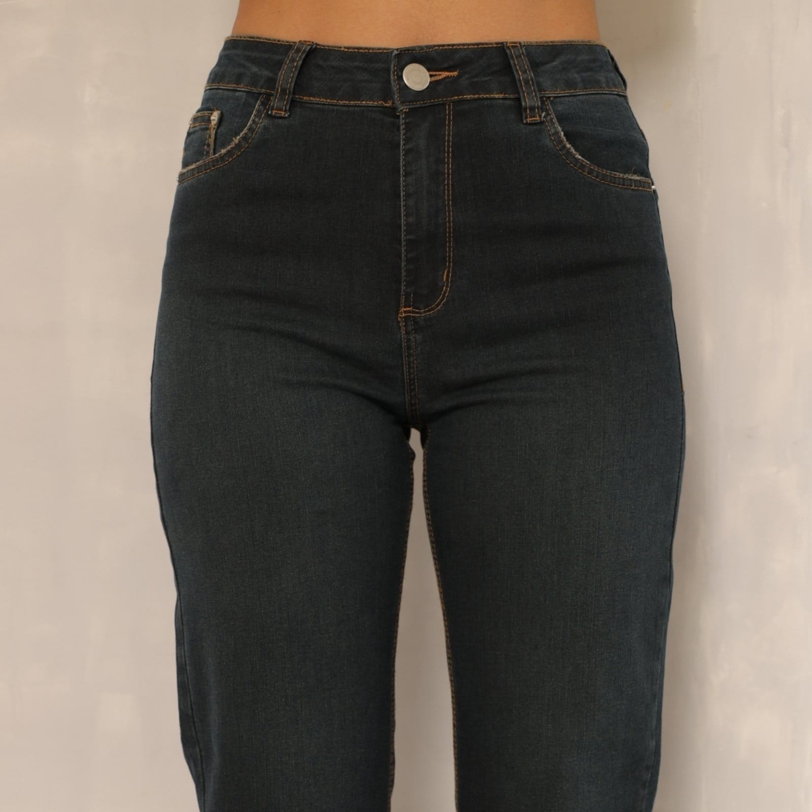 Vista 2 Calça Jeans Mom Barra Normal Feminina Revanche Adramício Revanche unico